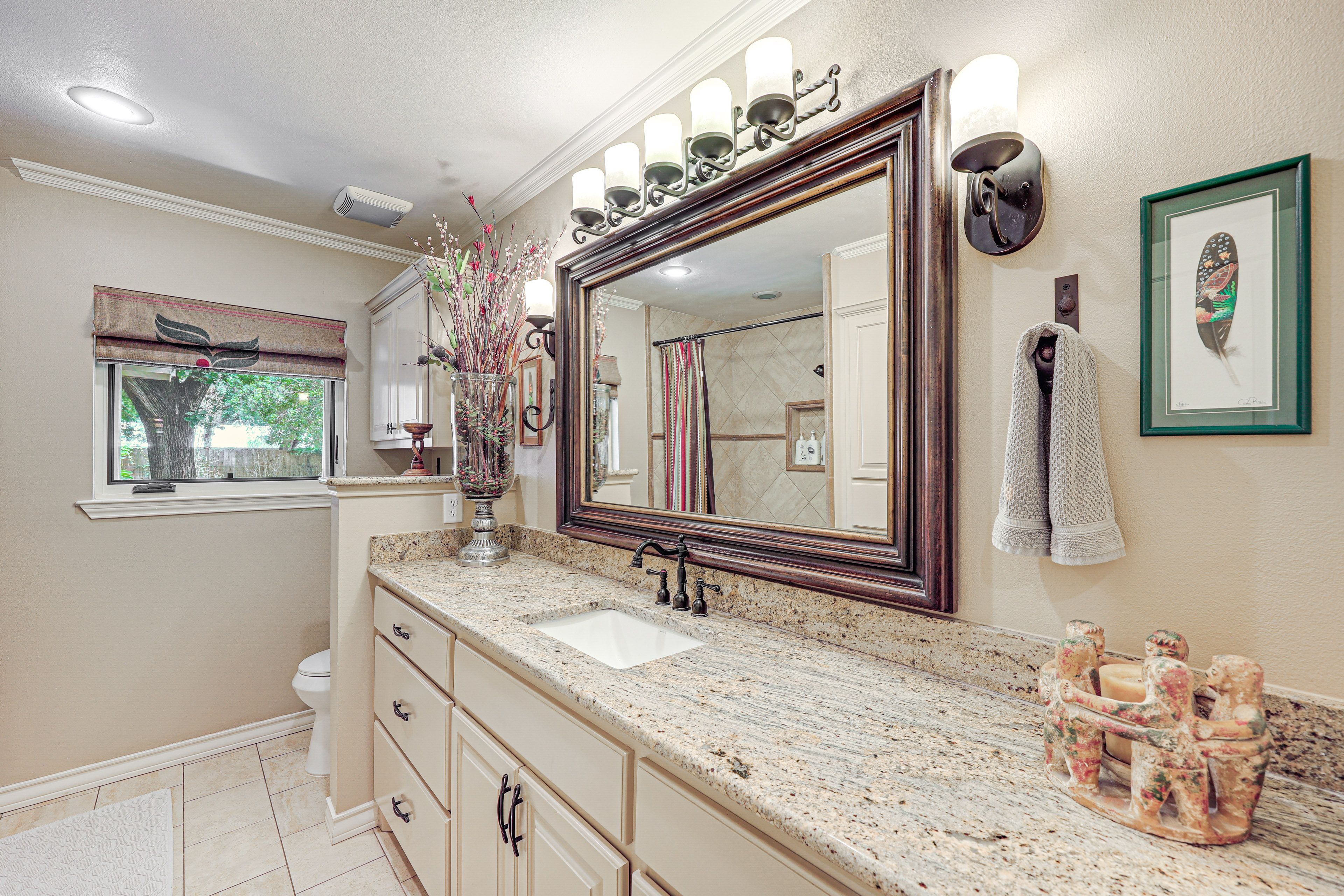 Full Bathroom | Shower/Tub Combo