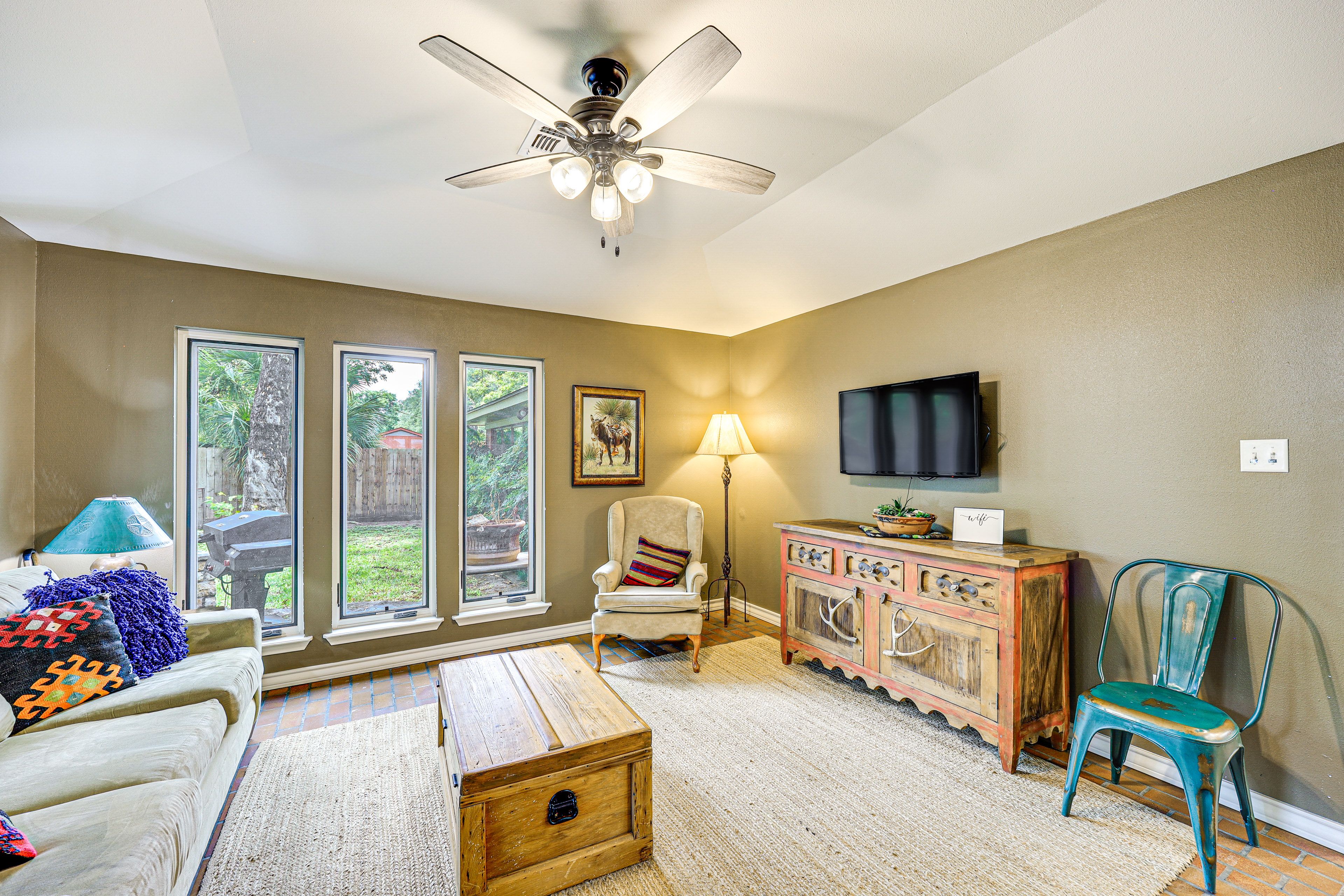 Family Room | Smart TV | Free WiFi