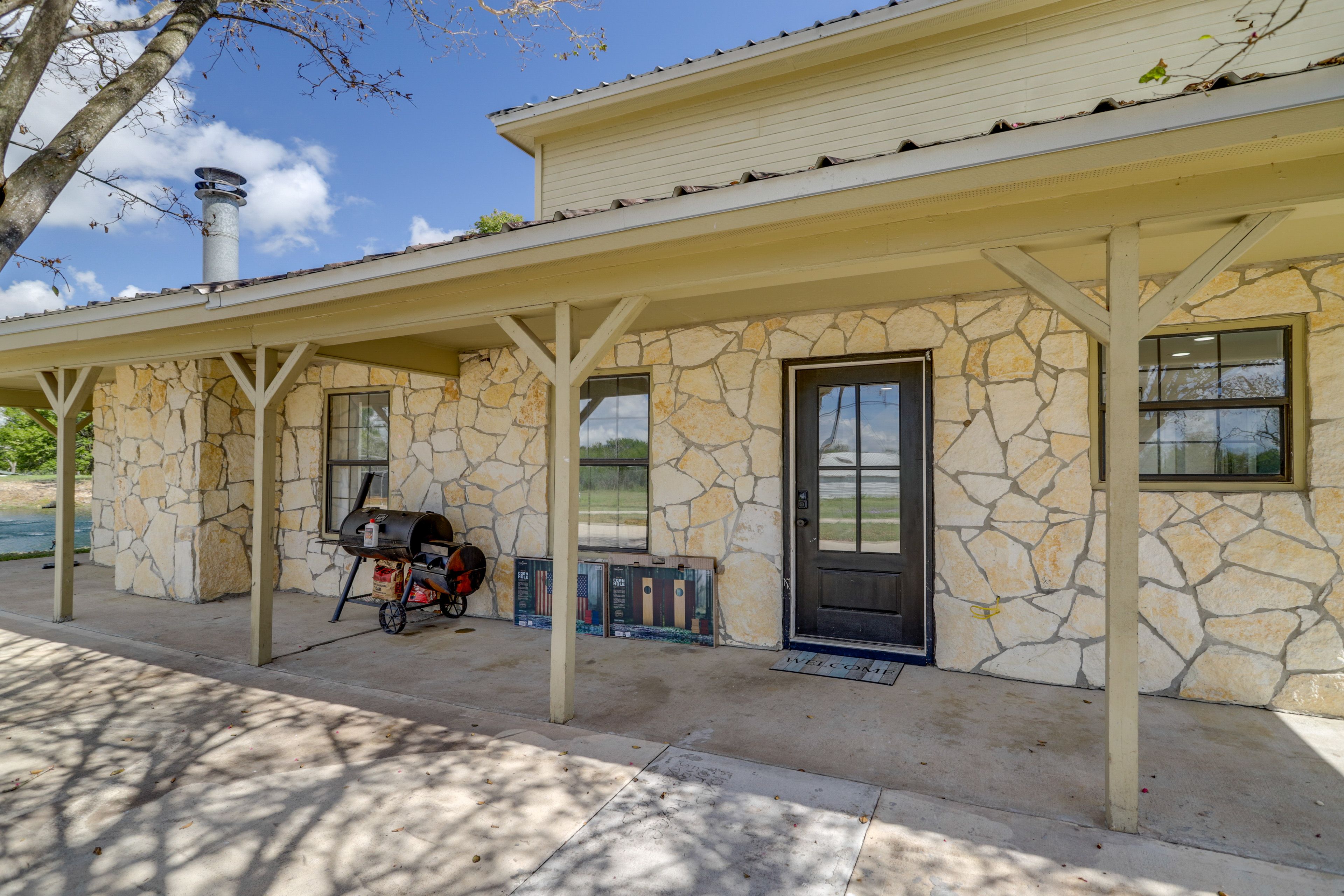 Private Patio | Grill | Backyard Games