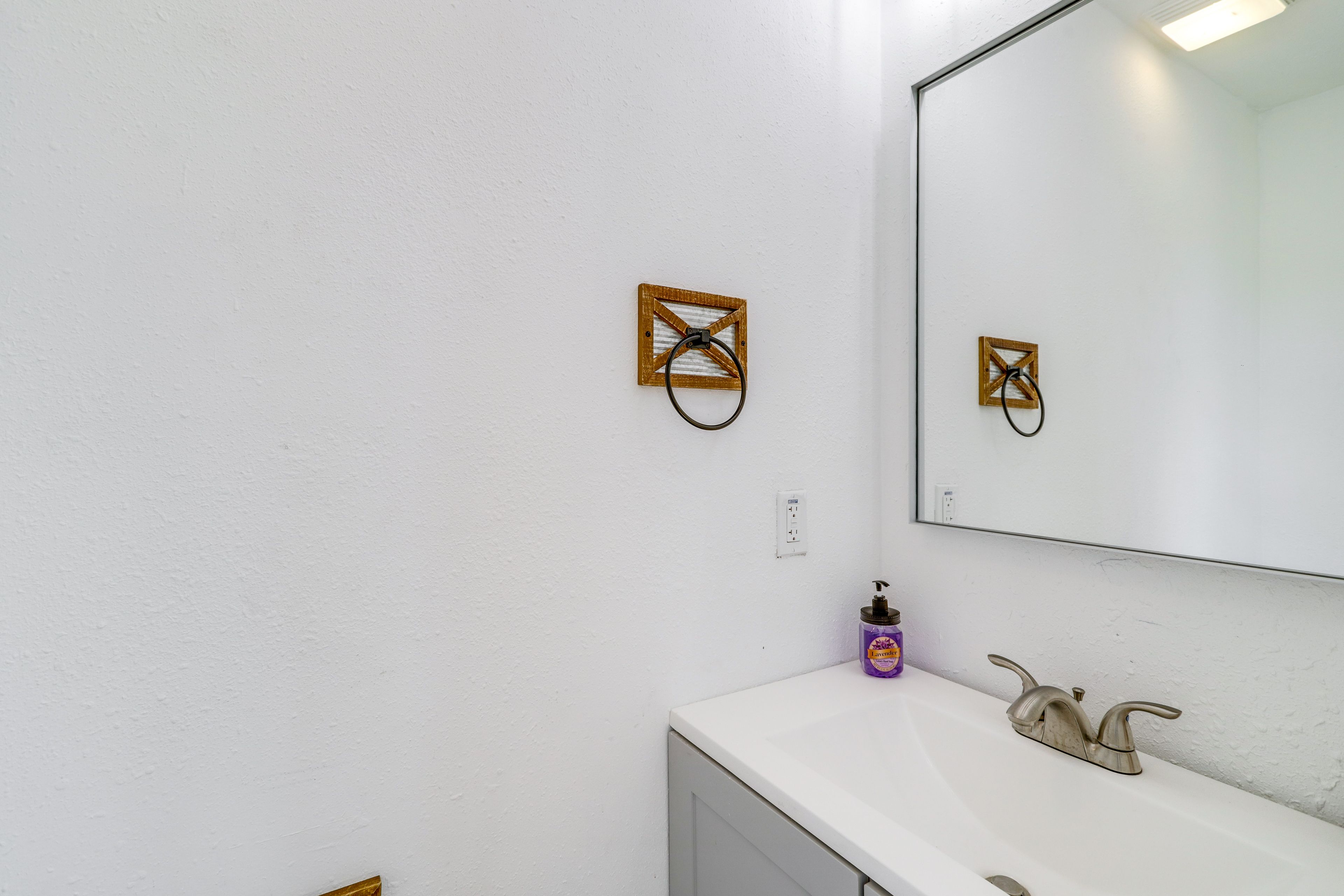 Half Bathroom | 1st Floor