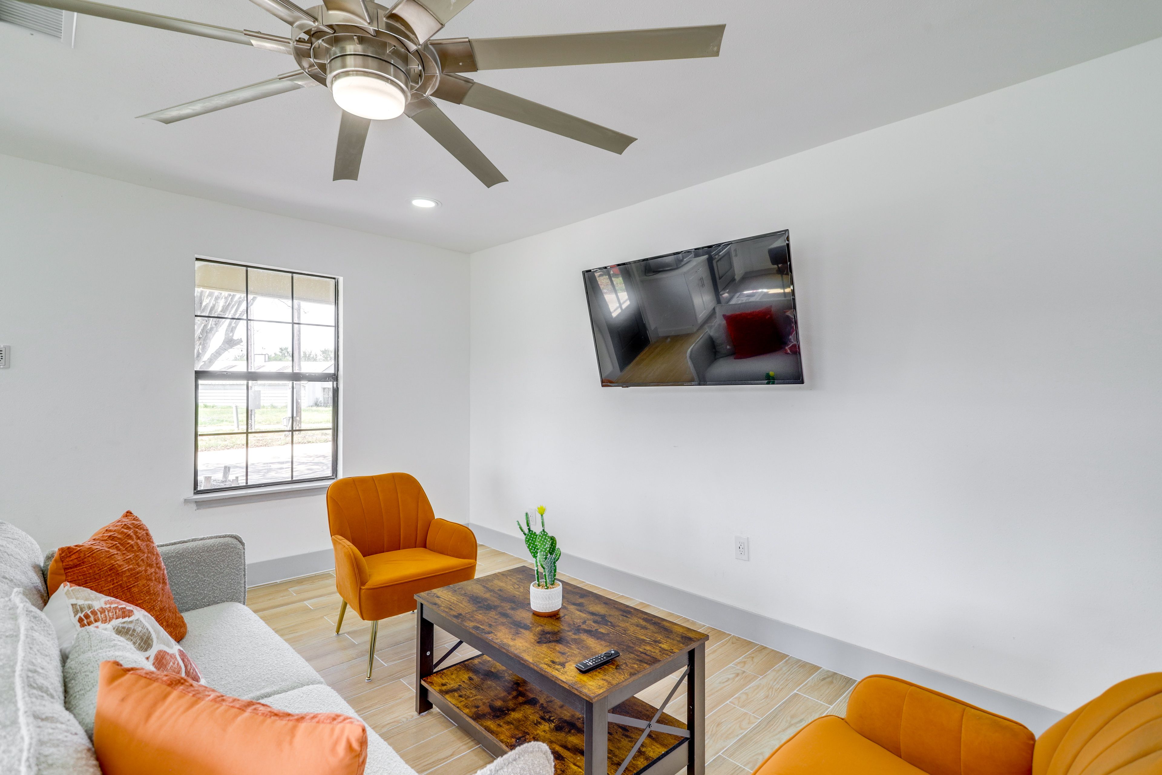 Living Room | Smart TV | Central A/C | 1st Floor