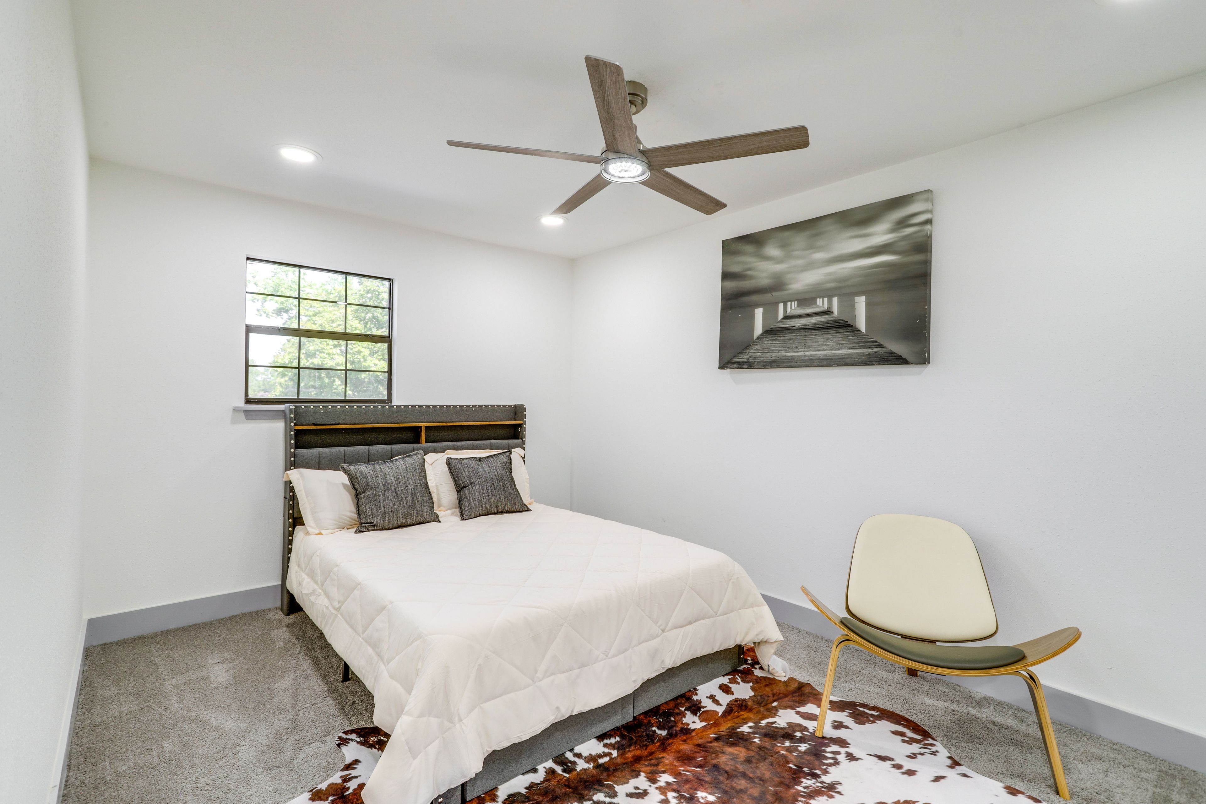 Bedroom 1 | Queen Bed | Smart TV | 2nd Floor
