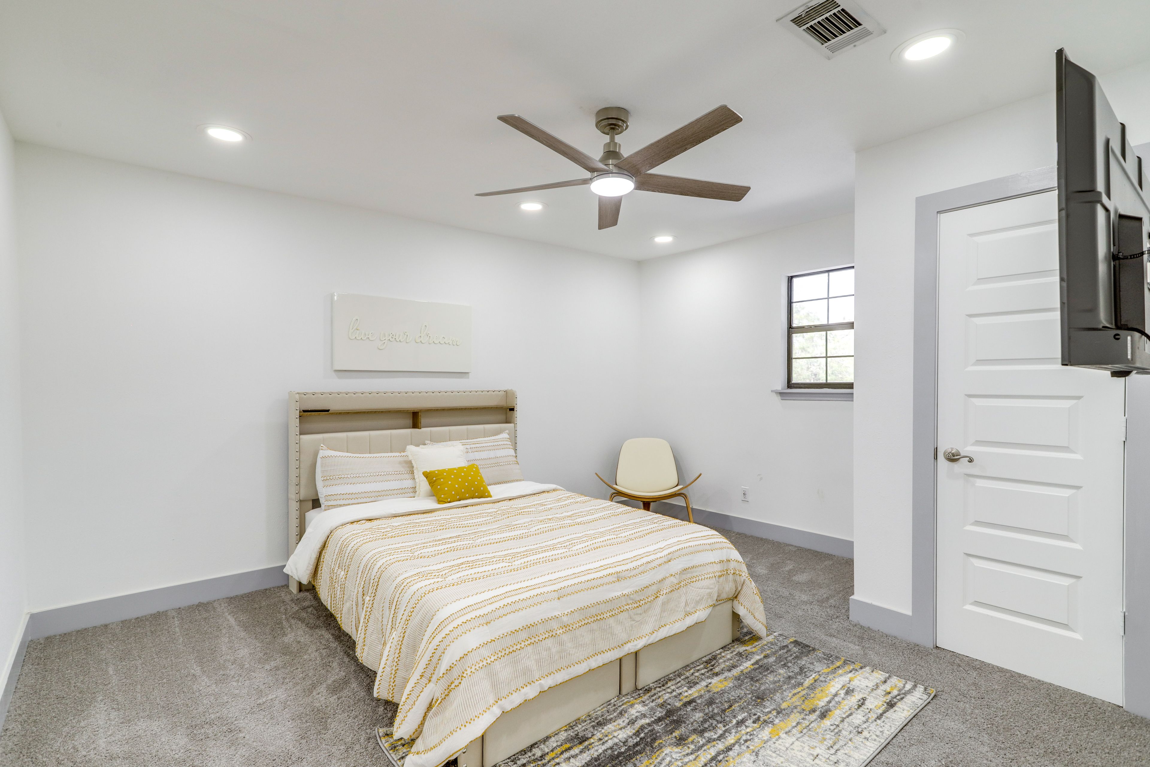 Bedroom 2 | Queen Bed | Smart TV | 2nd Floor