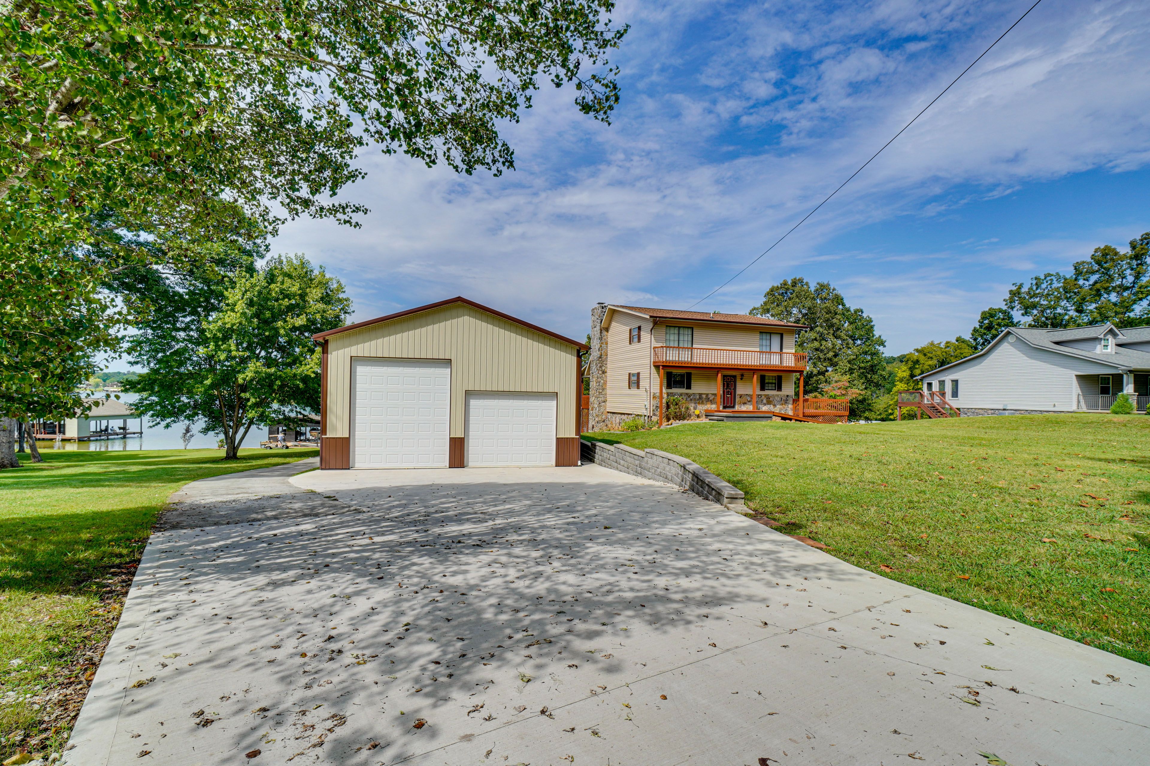 Parking | Driveway (5 Vehicles) | RV, Trailer & Boat Parking On-Site