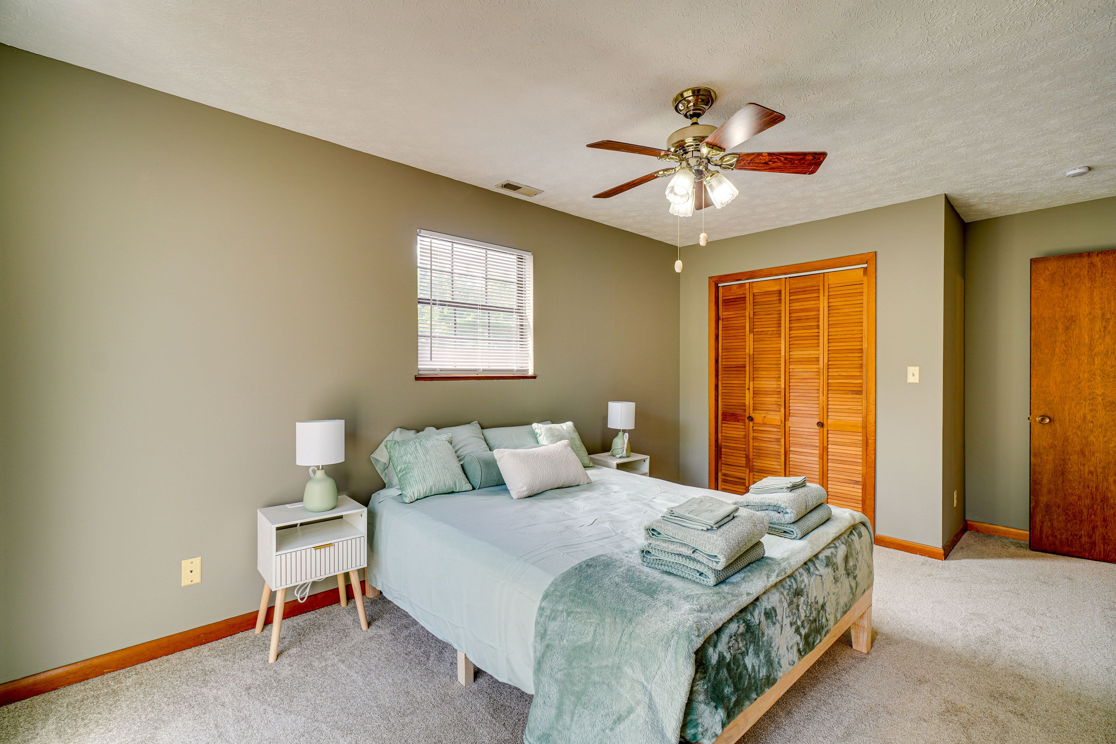 Bedroom 1 | Queen Bed | Linens Provided | Upper Level