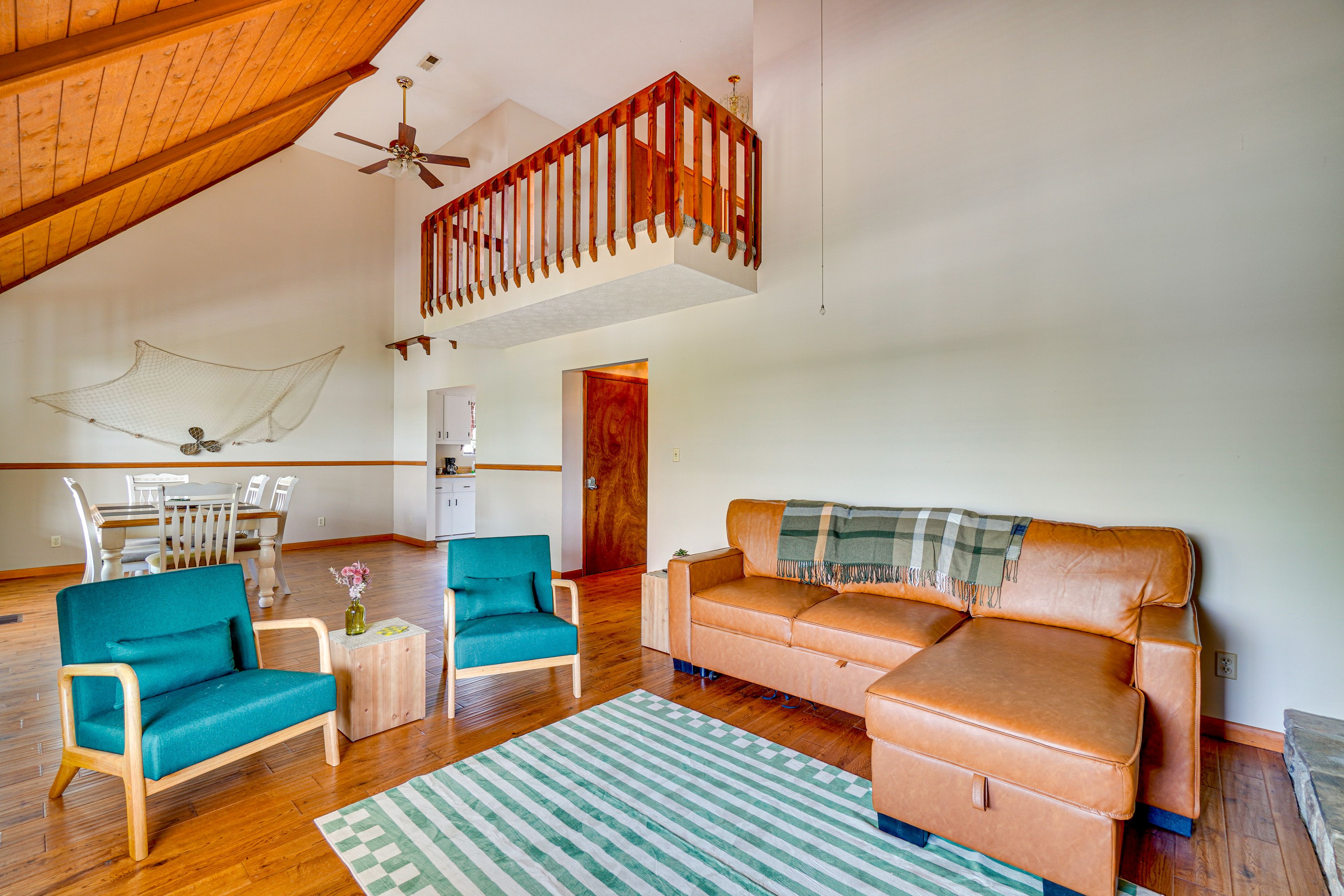 Living Room | Smart TV | Free WiFi | Full Sleeper Sofa | Main Level