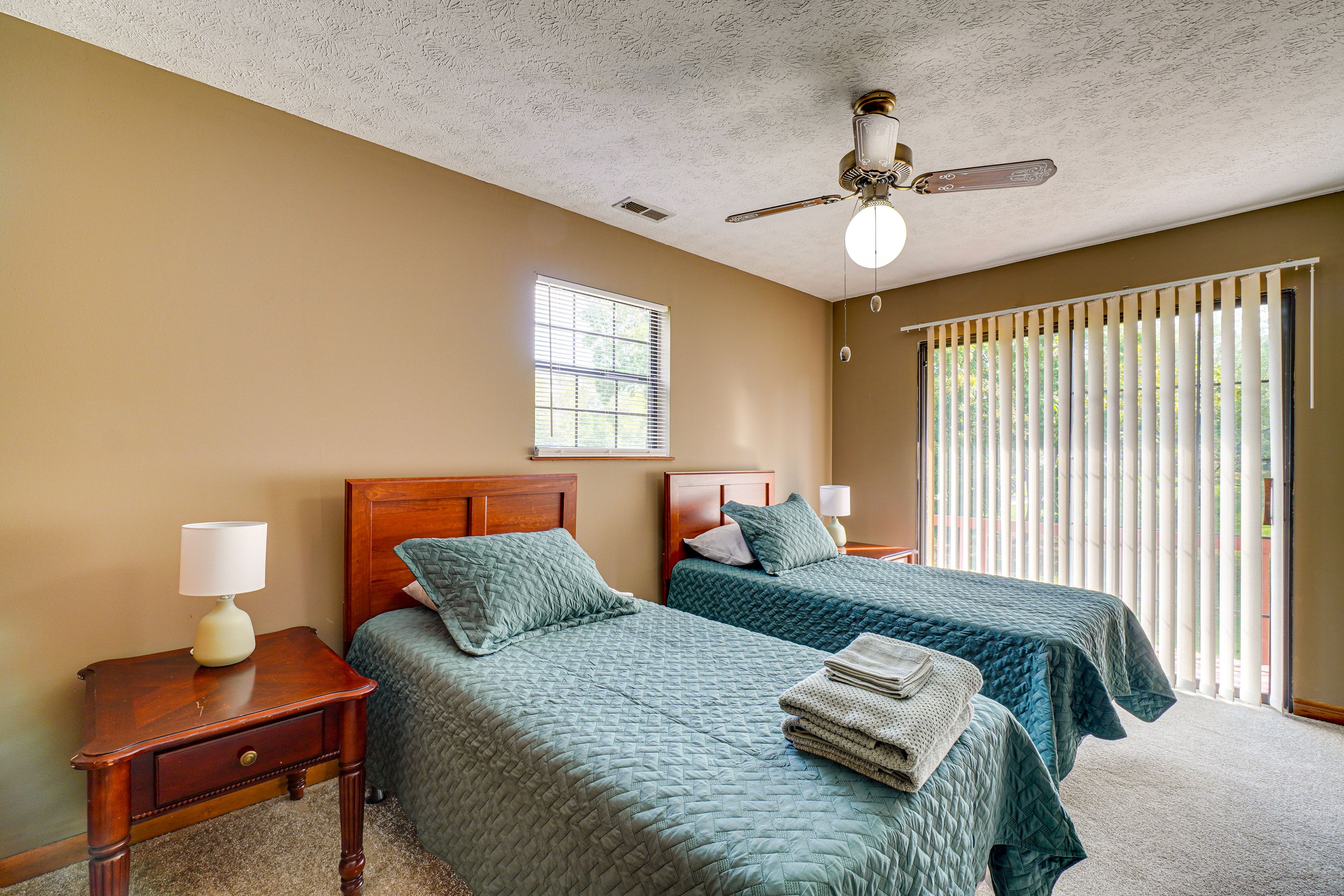 Bedroom 2 | 2 Twin Beds | Central Heating & A/C | Upper Level