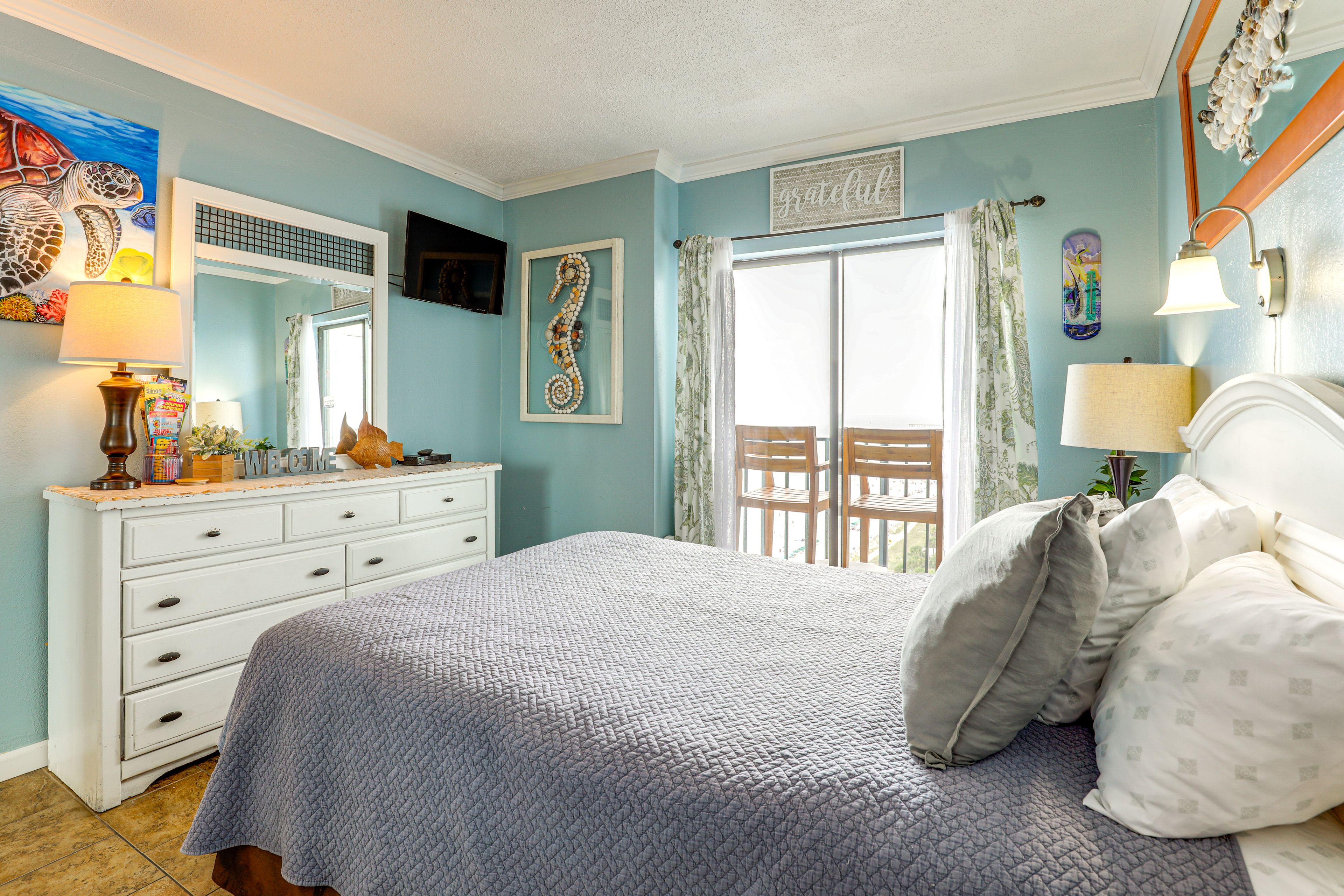 Bedroom | Queen Bed | Balcony Access