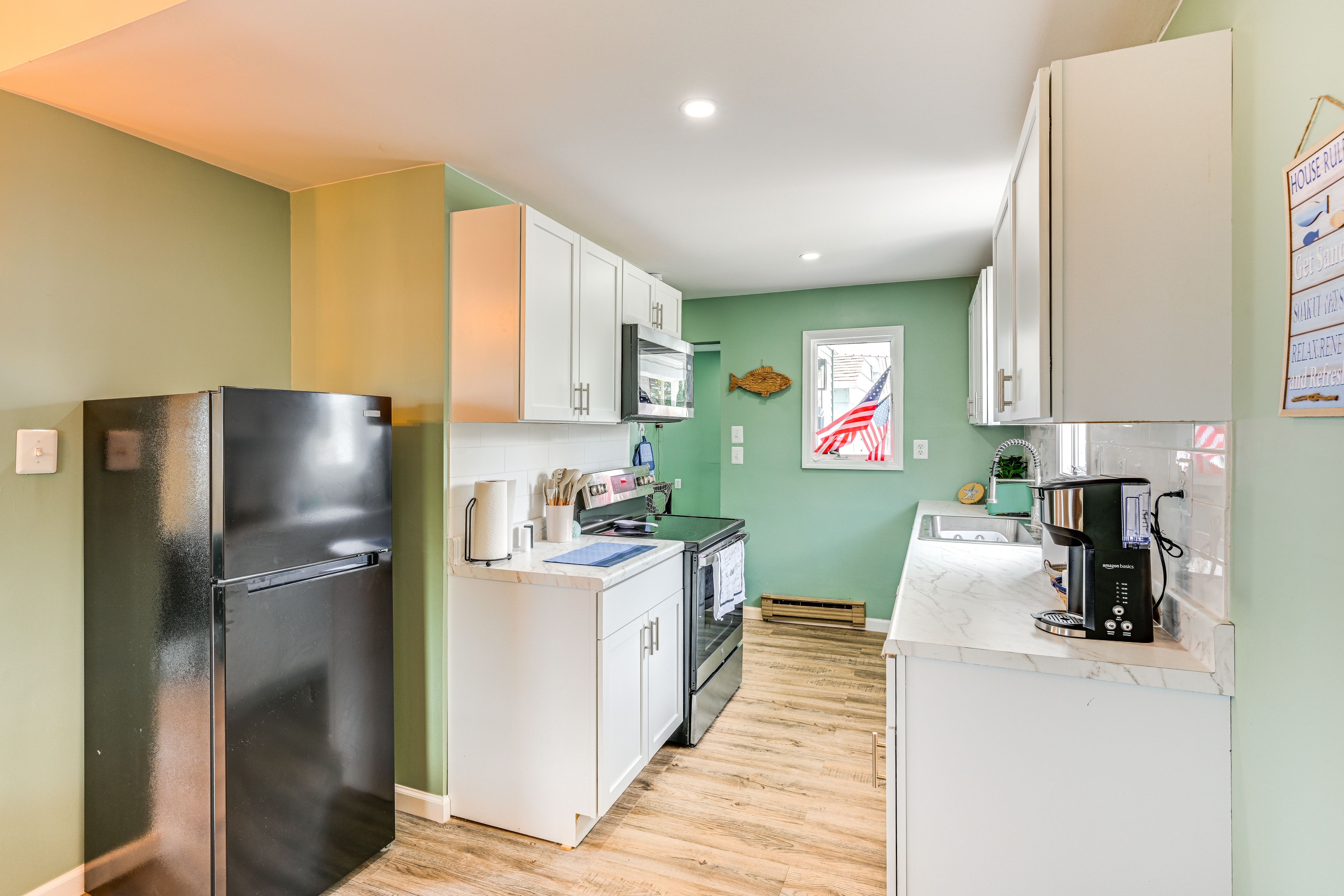 Kitchen | Keurig Coffee Maker | Toaster | Cooking Basics