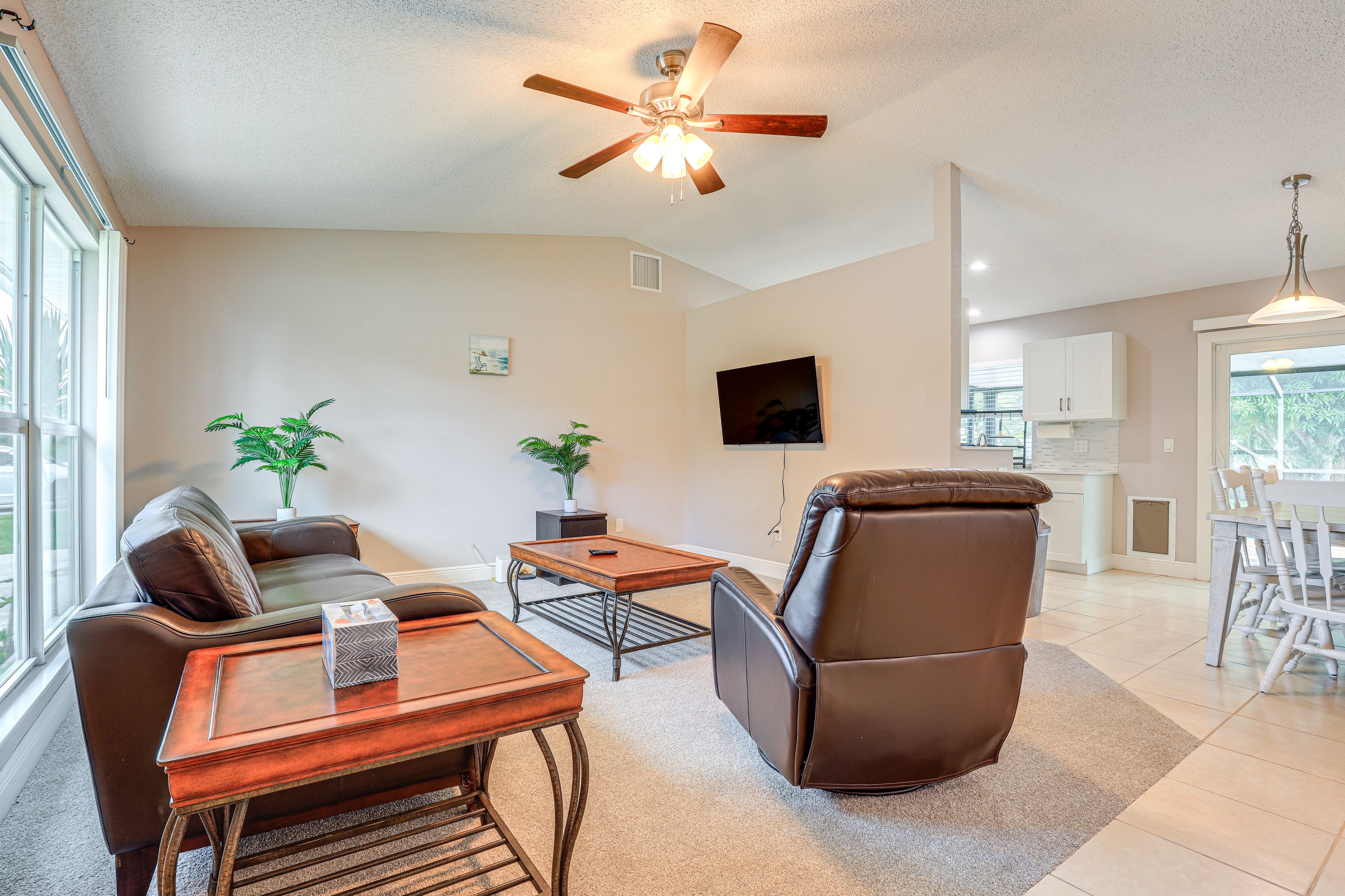 Living Room | Free WiFi | Smart TV | Single-Story Home