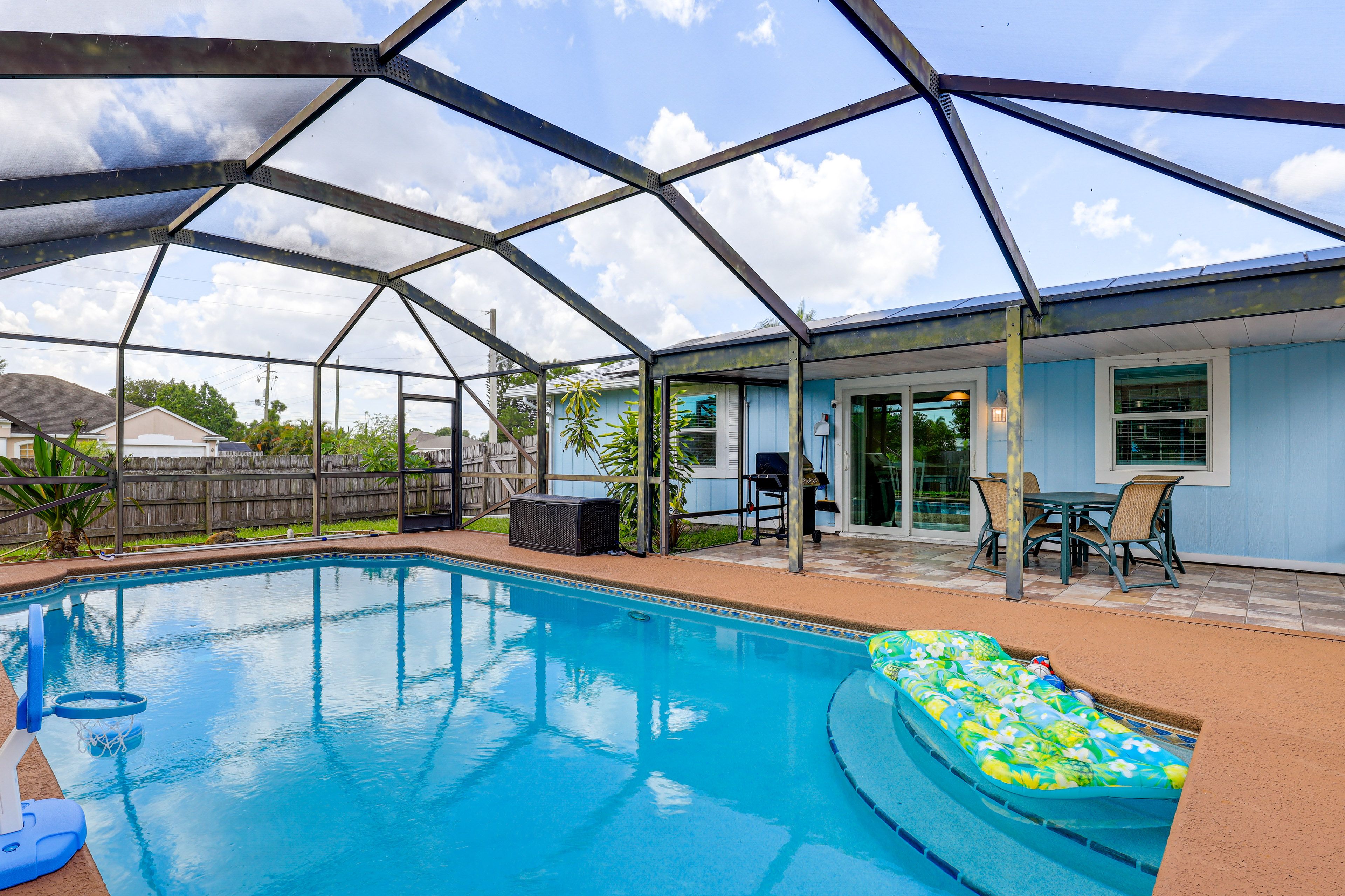 Port St. Lucie Vacation Rental | 2BR | 2BA | 1,000 Sq Ft | 1 Step to Access