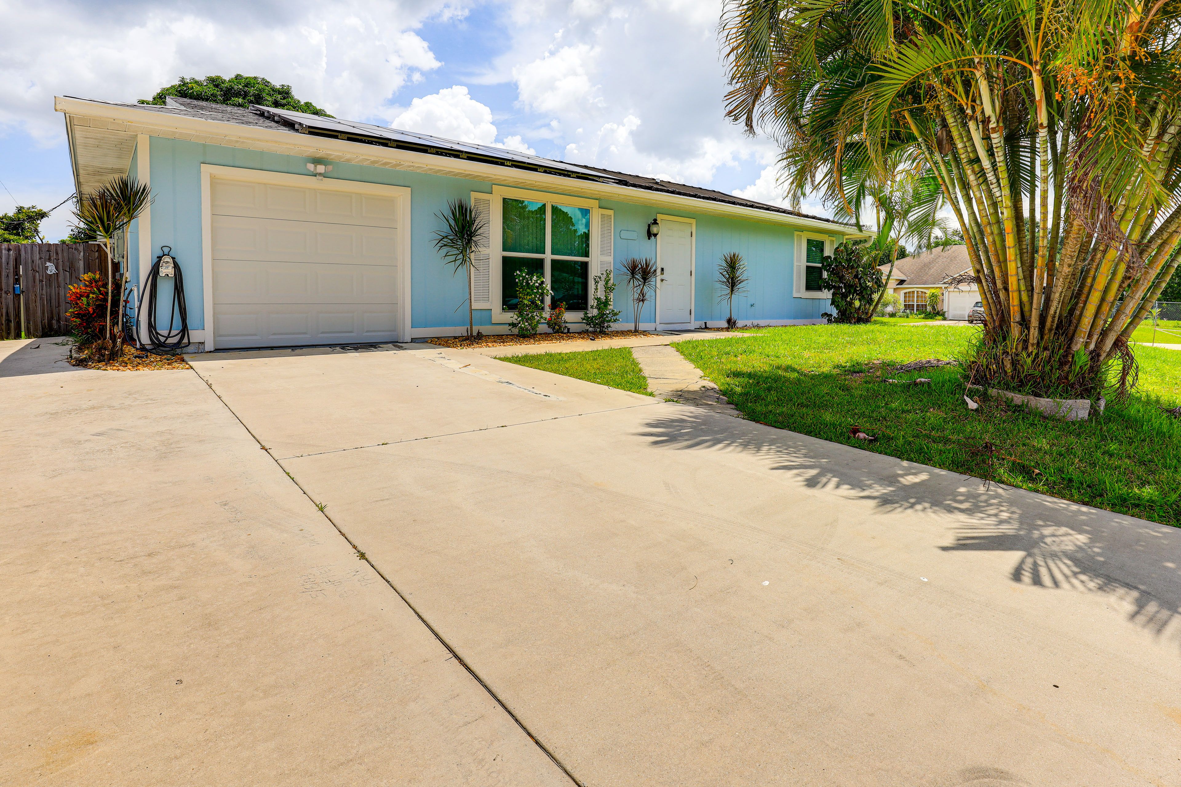 Parking | Garage (1 Vehicle) | Driveway (3 Vehicles) | Small RV Parking