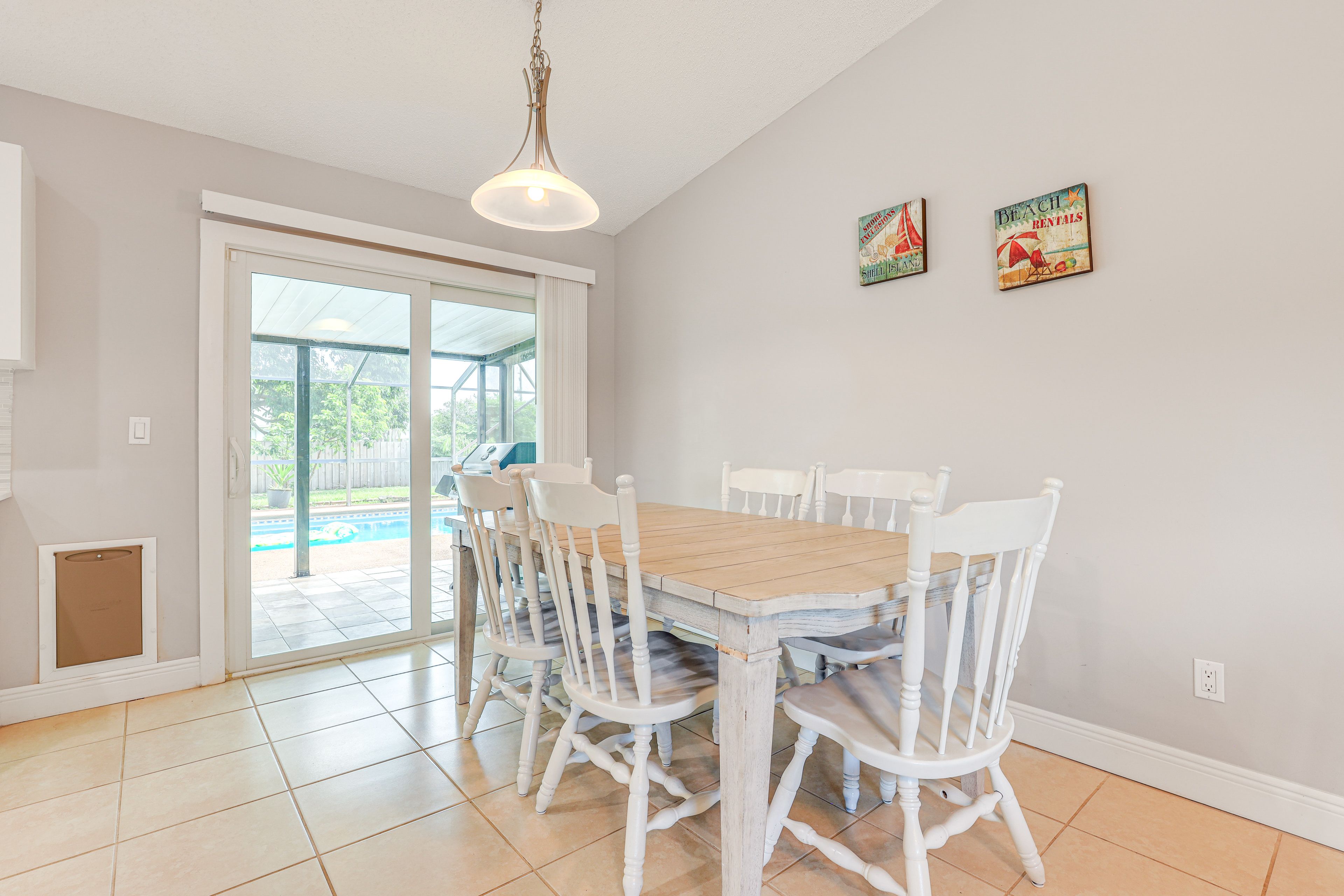 Dining Area | Dishware & Flatware Provided | Central A/C & Heat