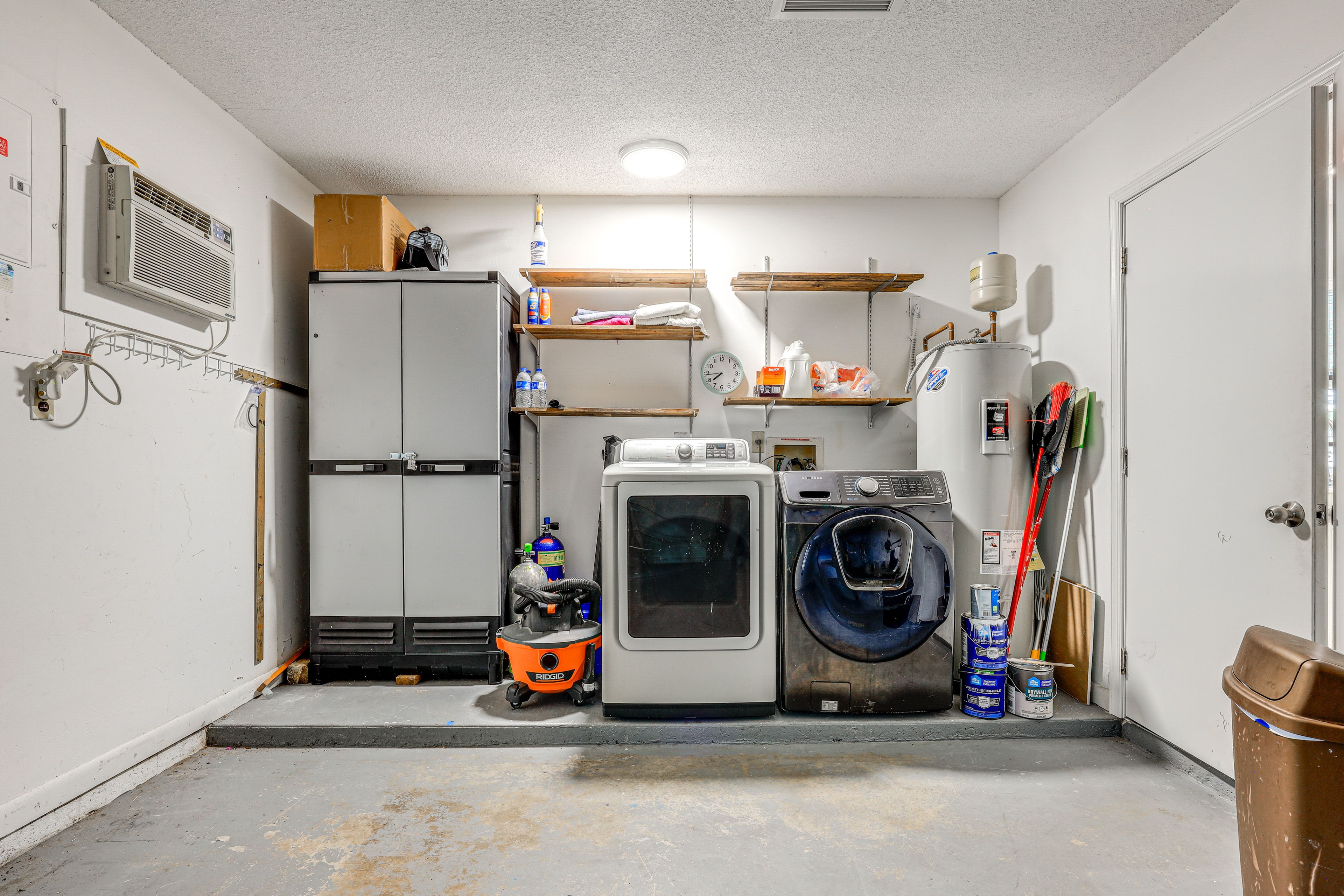 Garage | Laundry Area