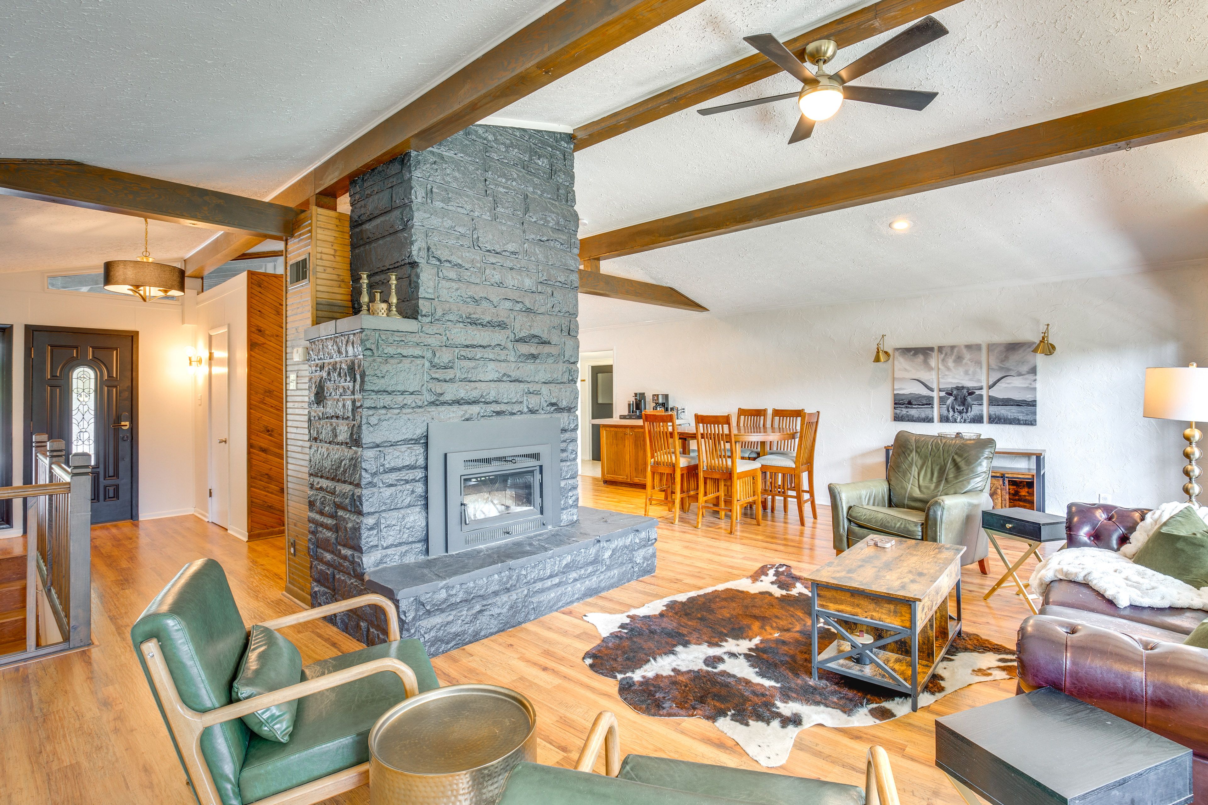 Living Room | Free WiFi | Central Heating & A/C | Main Floor