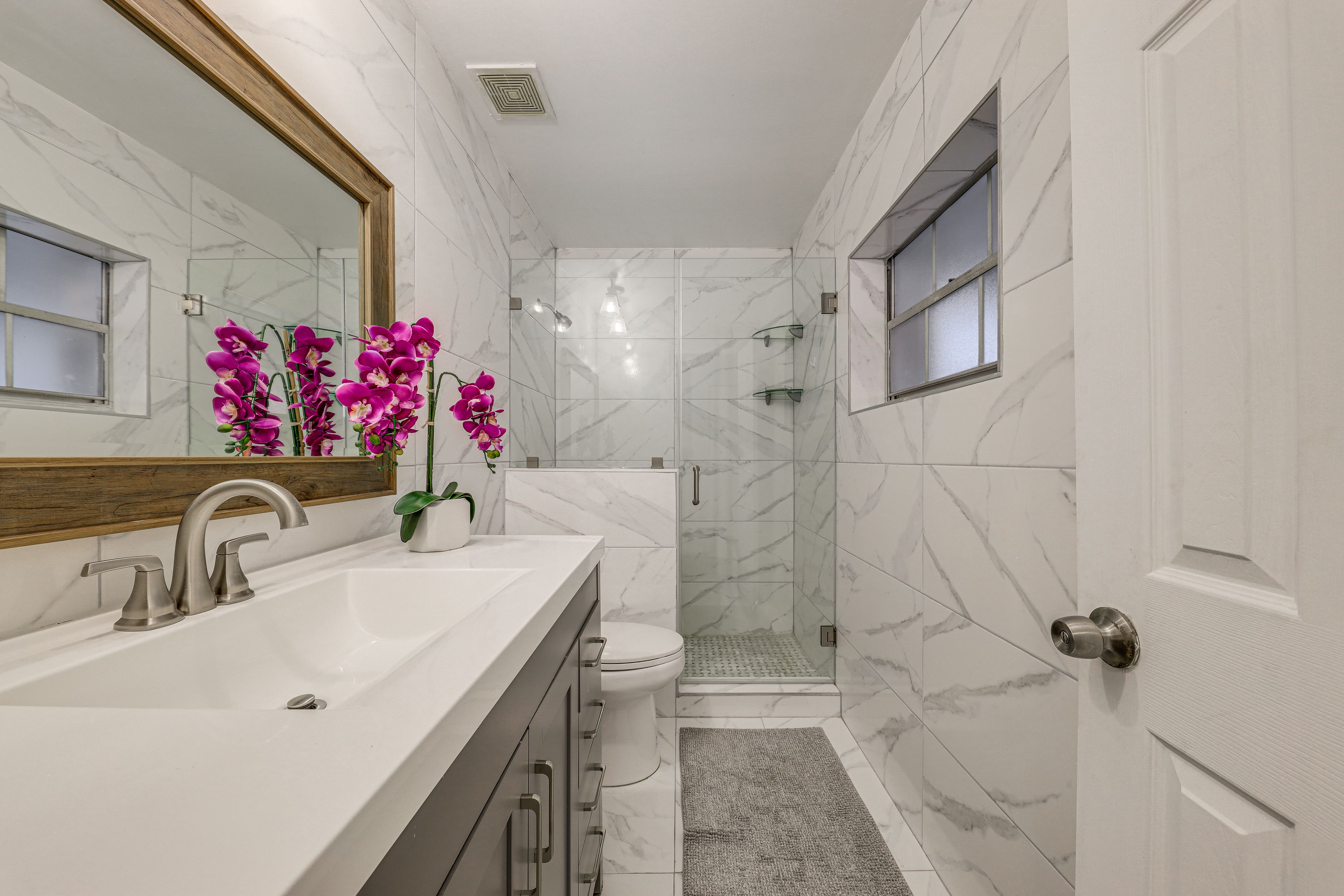 Full Bathroom | Complimentary Toiletries