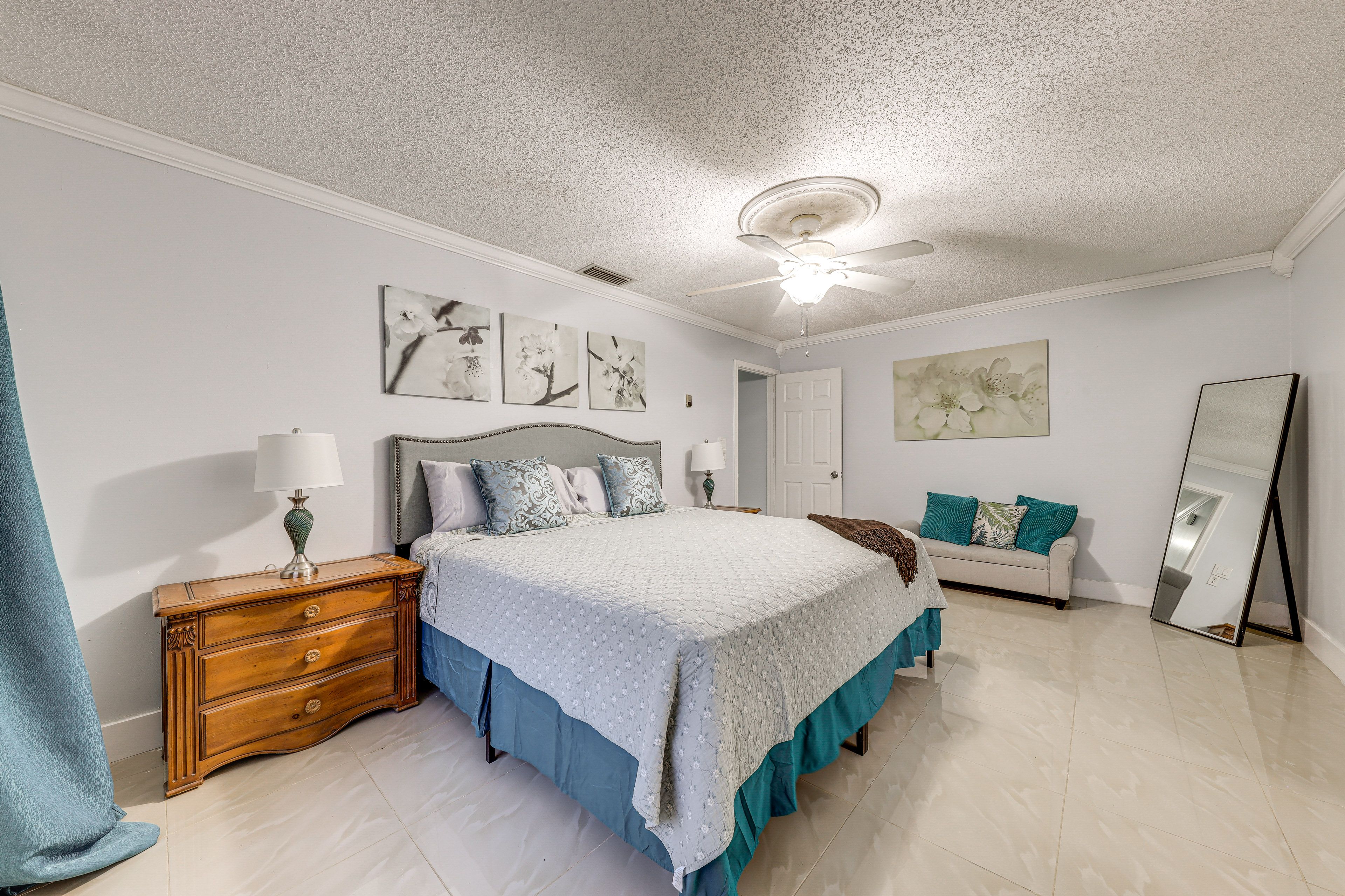 Bedroom 1 | King Bed | Smart TV