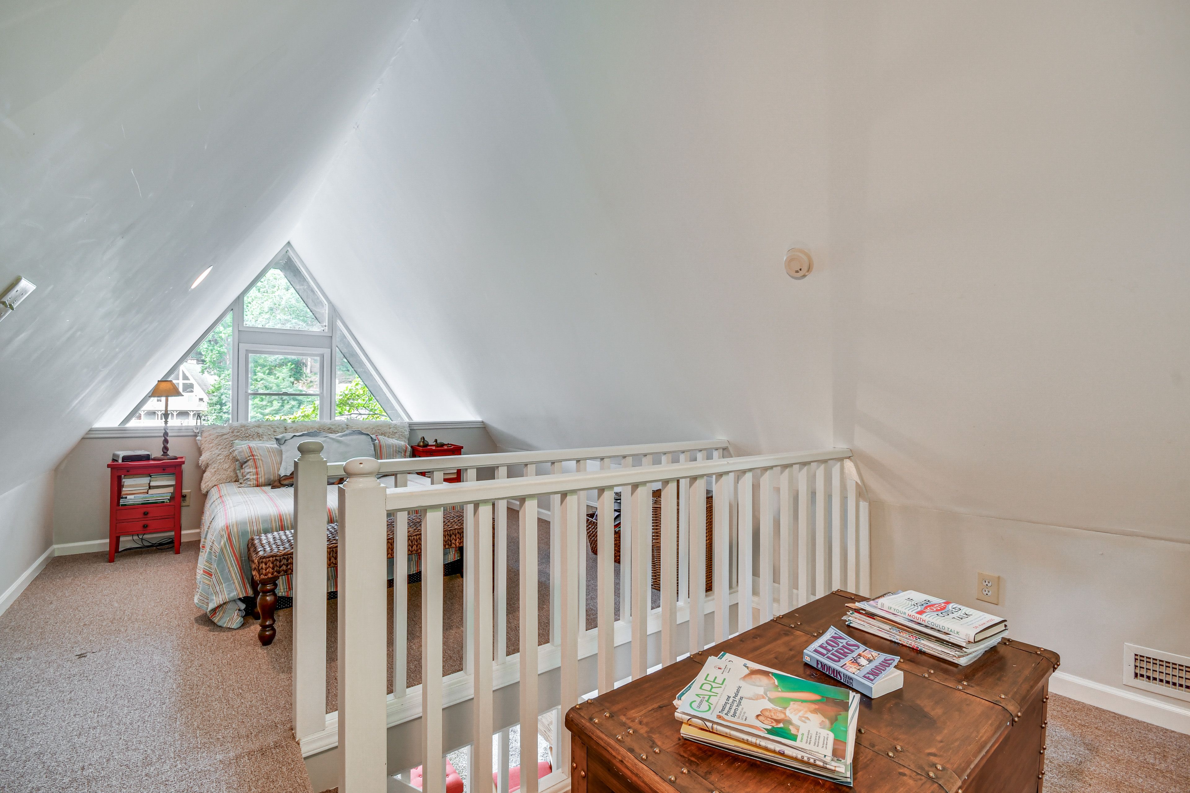 Bedroom (Loft) | Queen Bed | Twin Sleeper Sofa | Upper Level