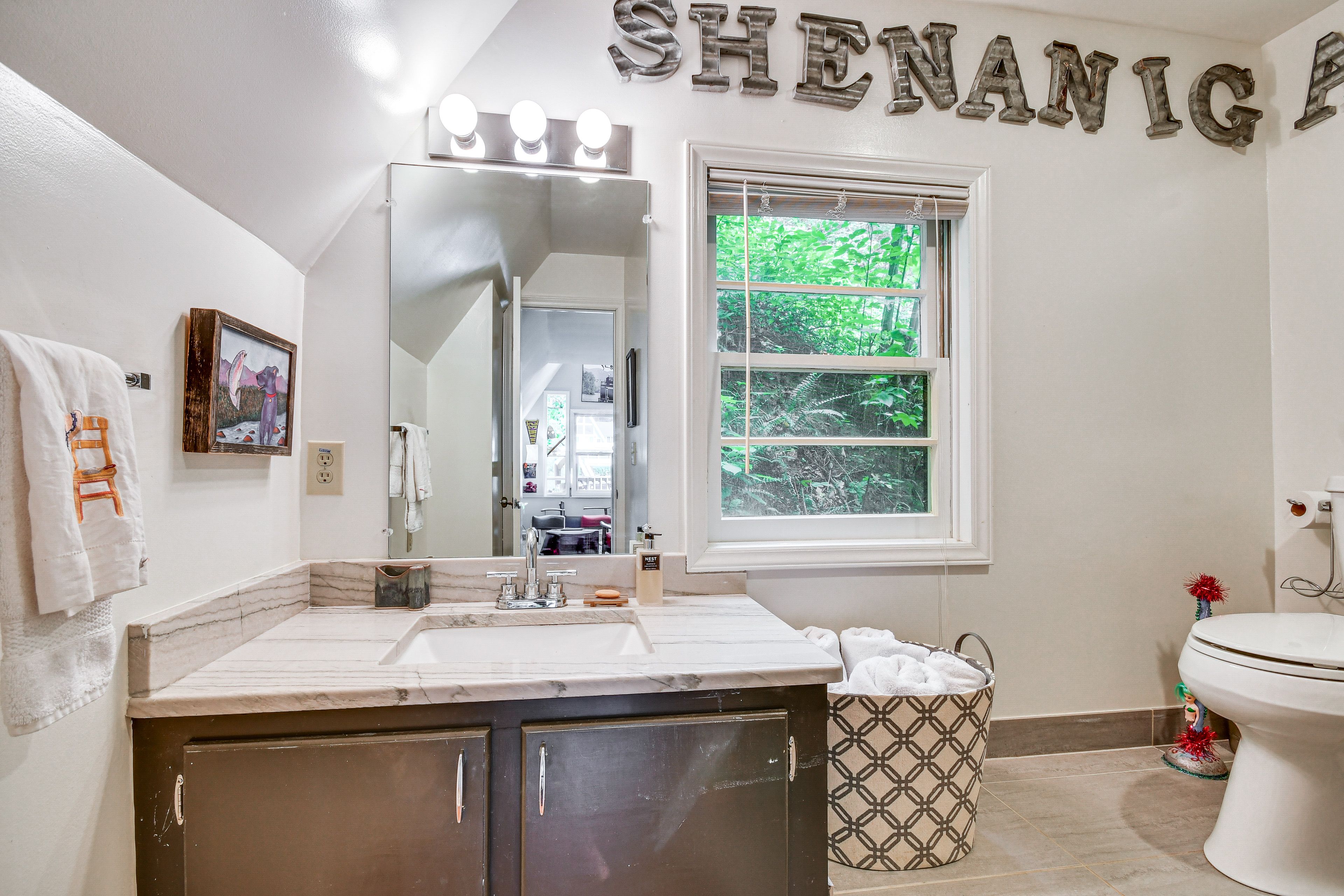 Bathroom | Main Level