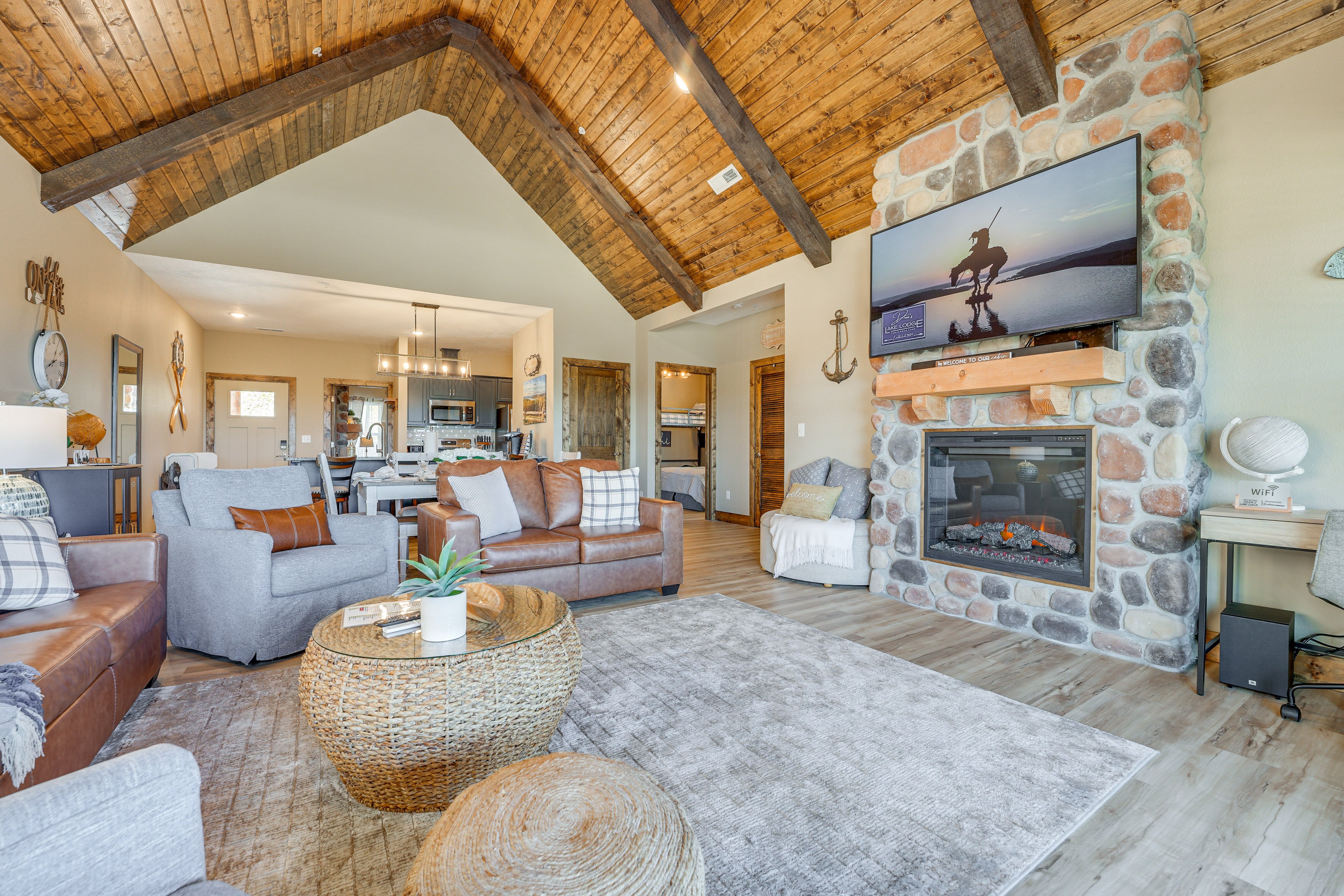 Living Room | Queen Sleeper Sofa | Free WiFi | Central A/C & Heat | Smart TV