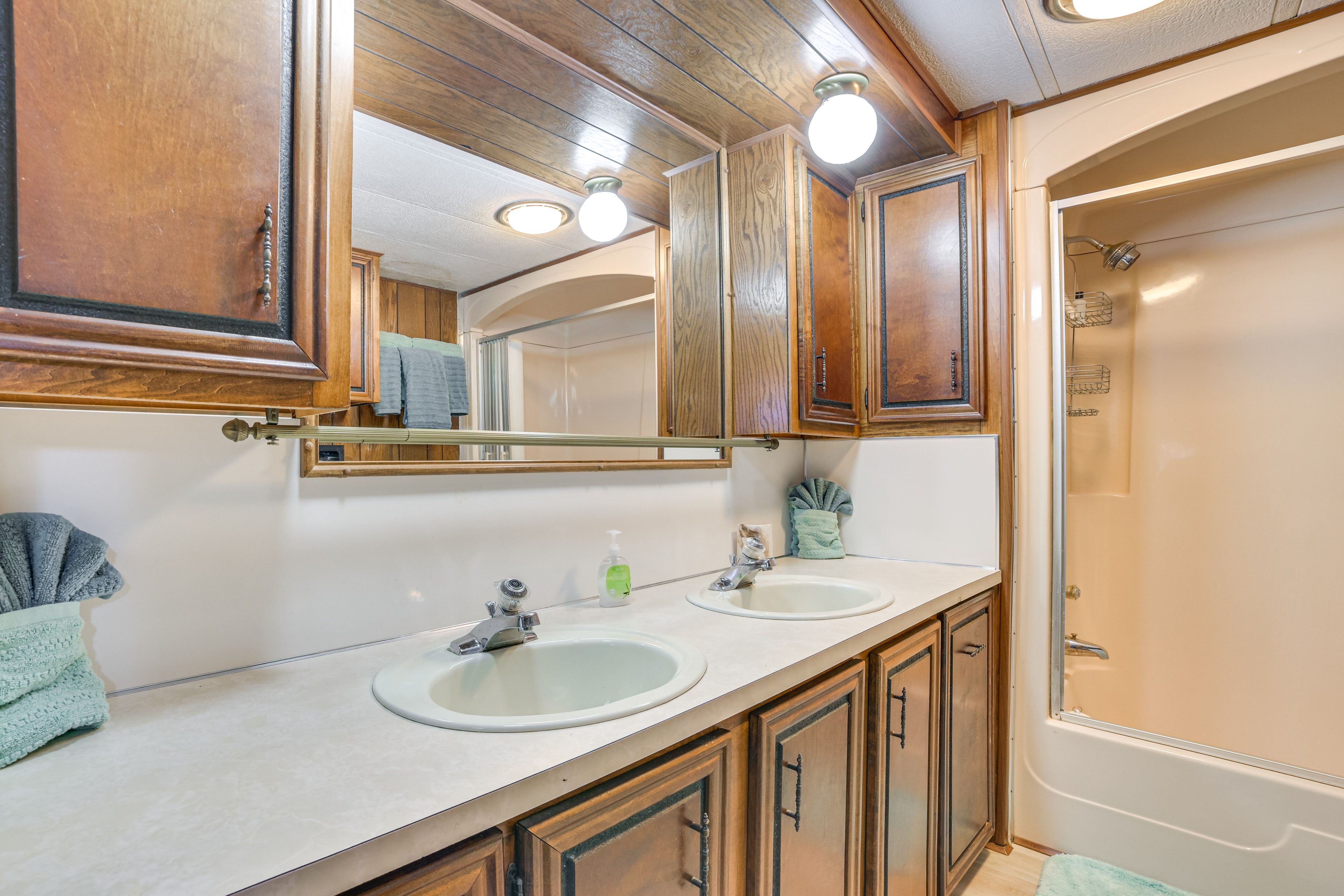 Bathroom | Towels Provided