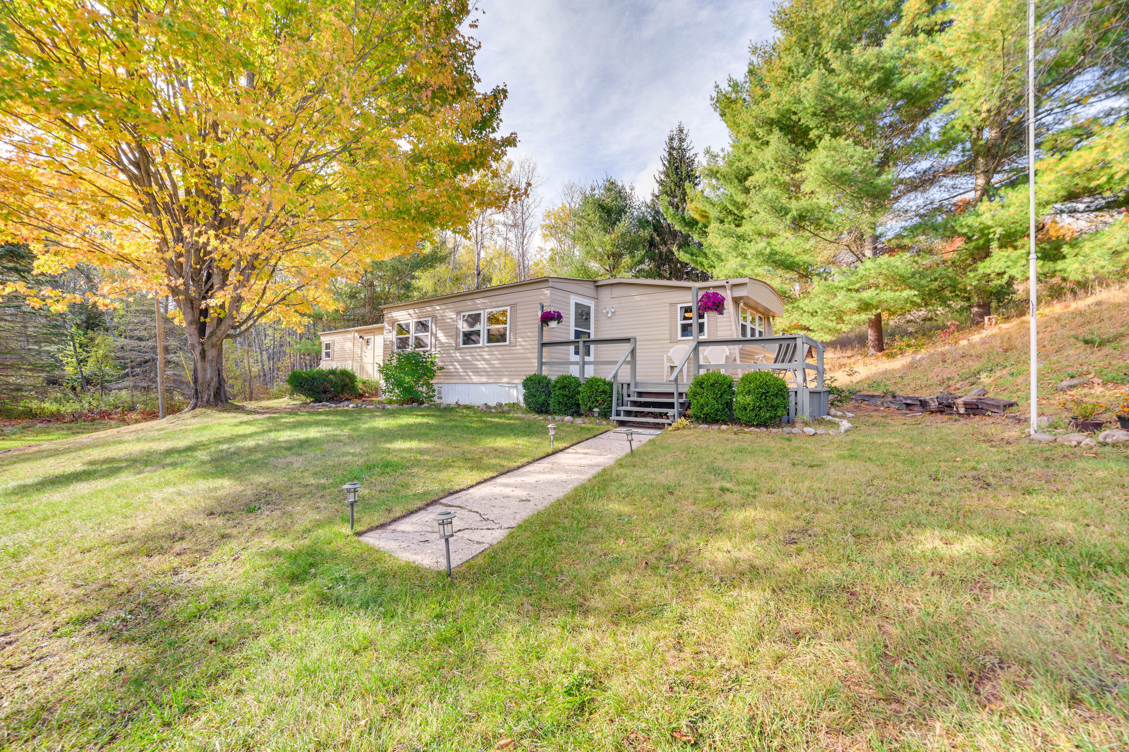 Petoskey Vacation Rental | 3BR | 2BA | 938 Sq Ft | Stairs to Enter