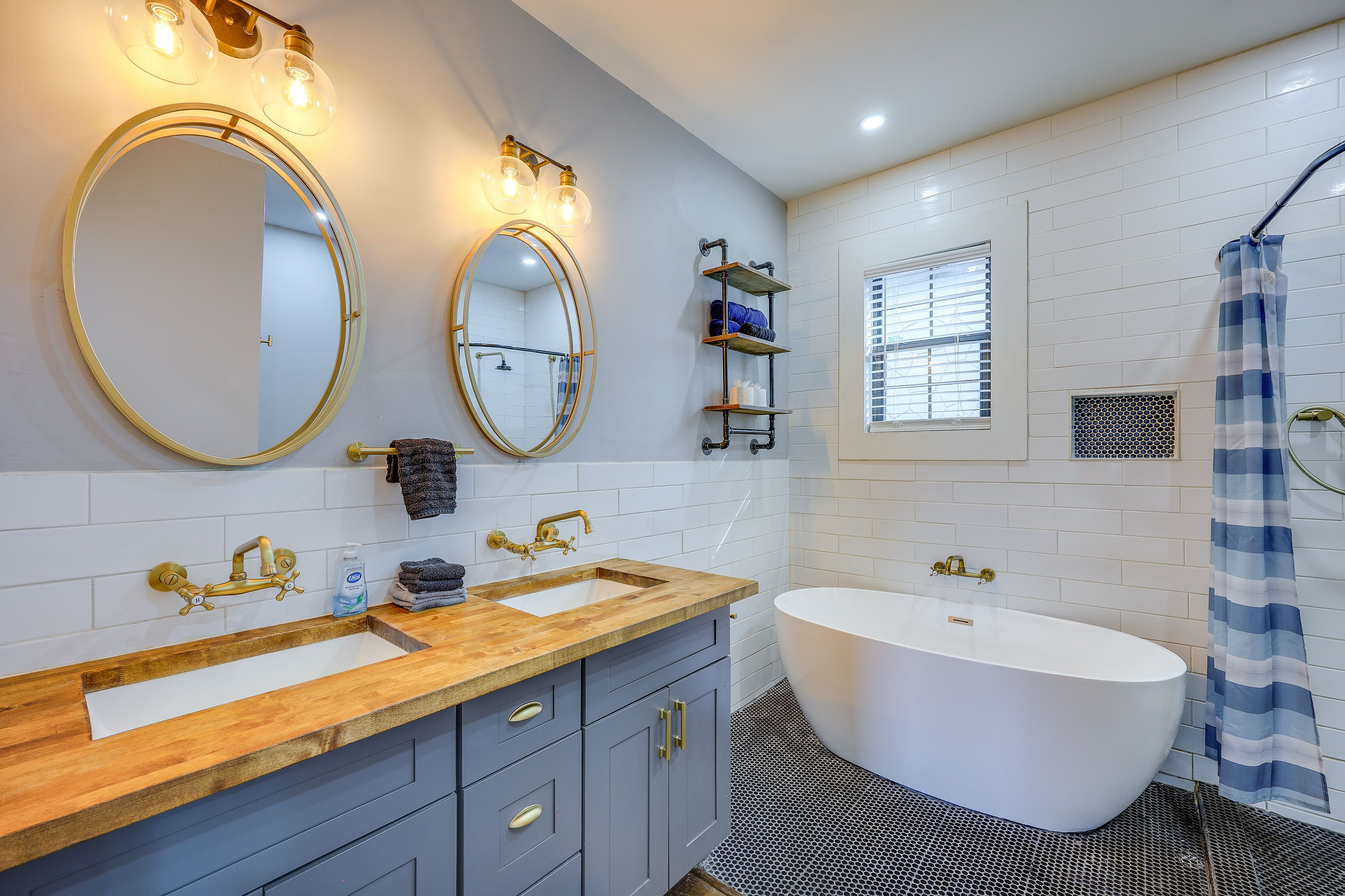 En-Suite Bathroom | Towels Provided