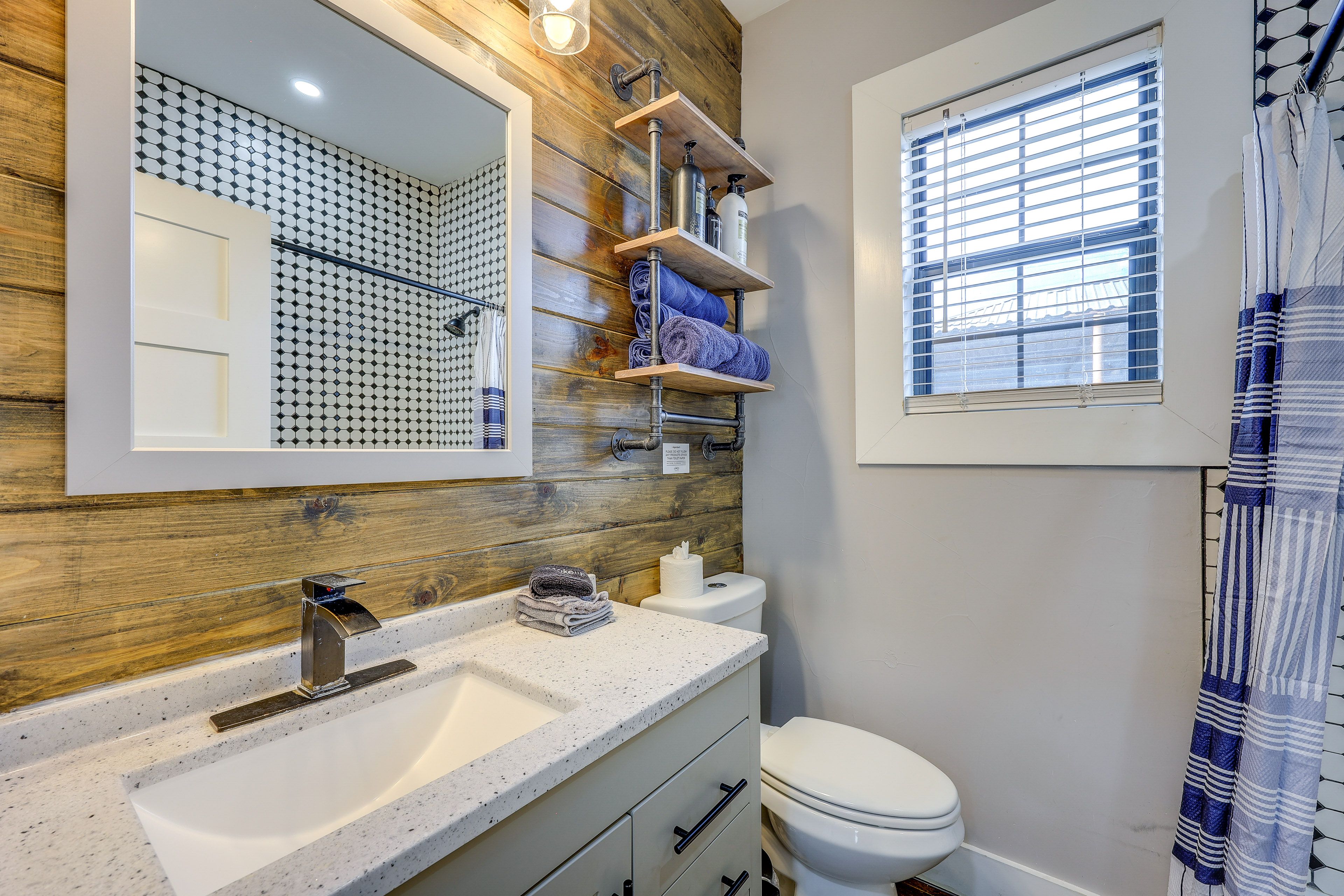 Full Bathroom | Complimentary Toiletries