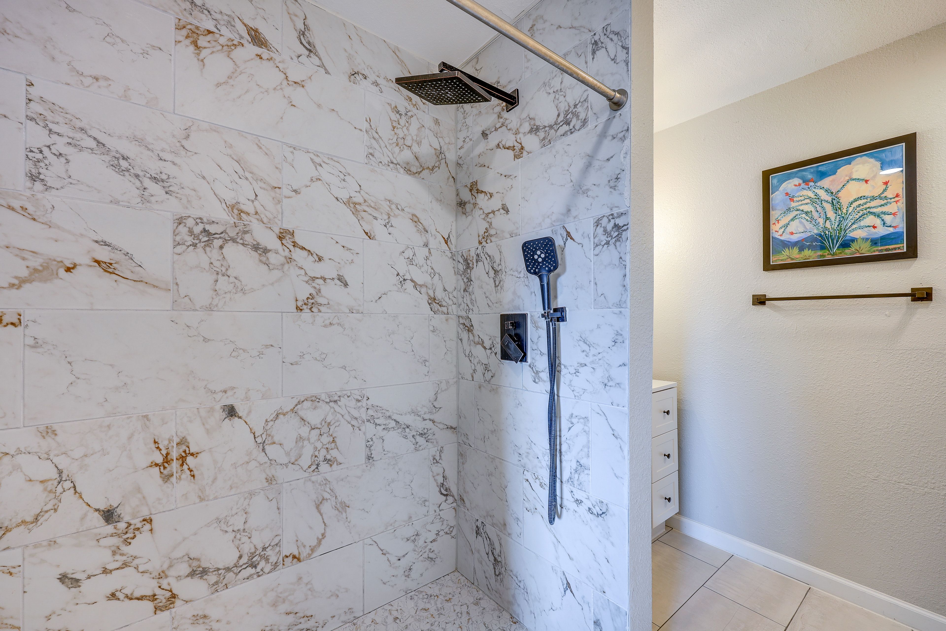 Full Bathroom | Towels Provided