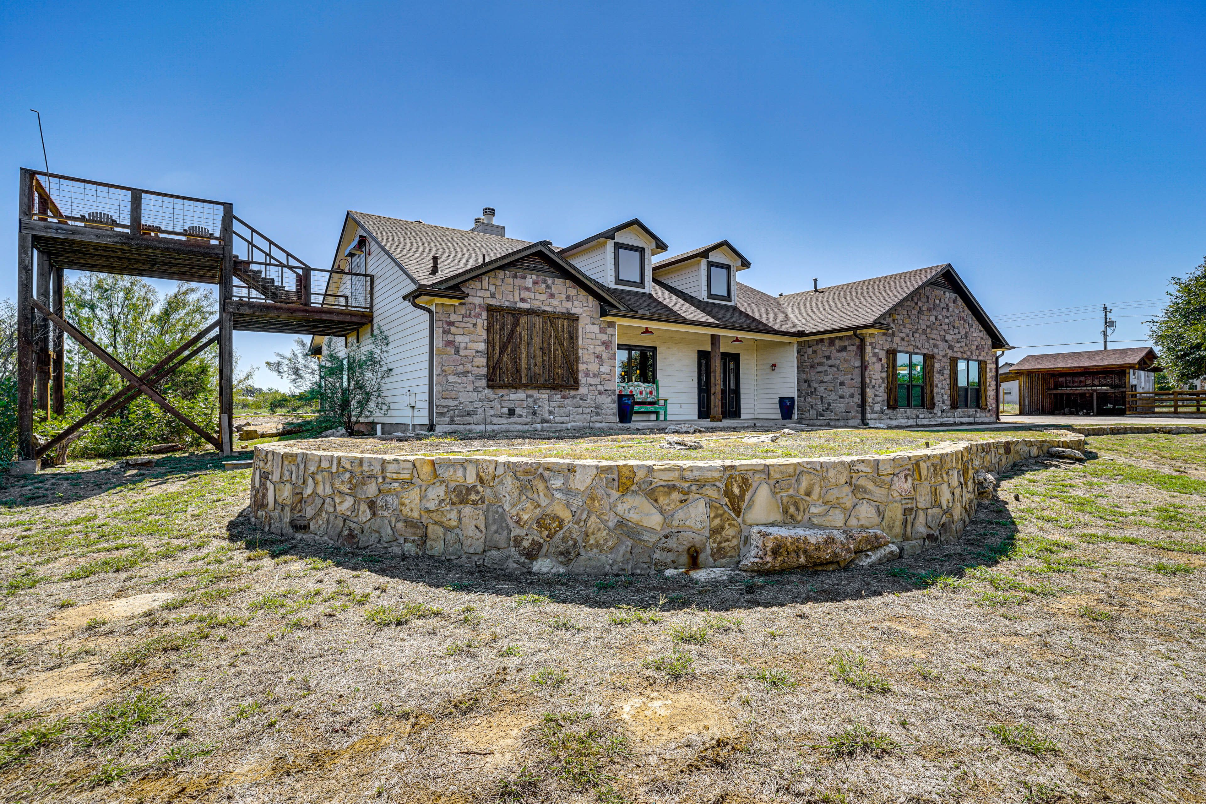 2-Story House | Rooftop Deck | 11 Mi to Cliffs Resort Golf Course