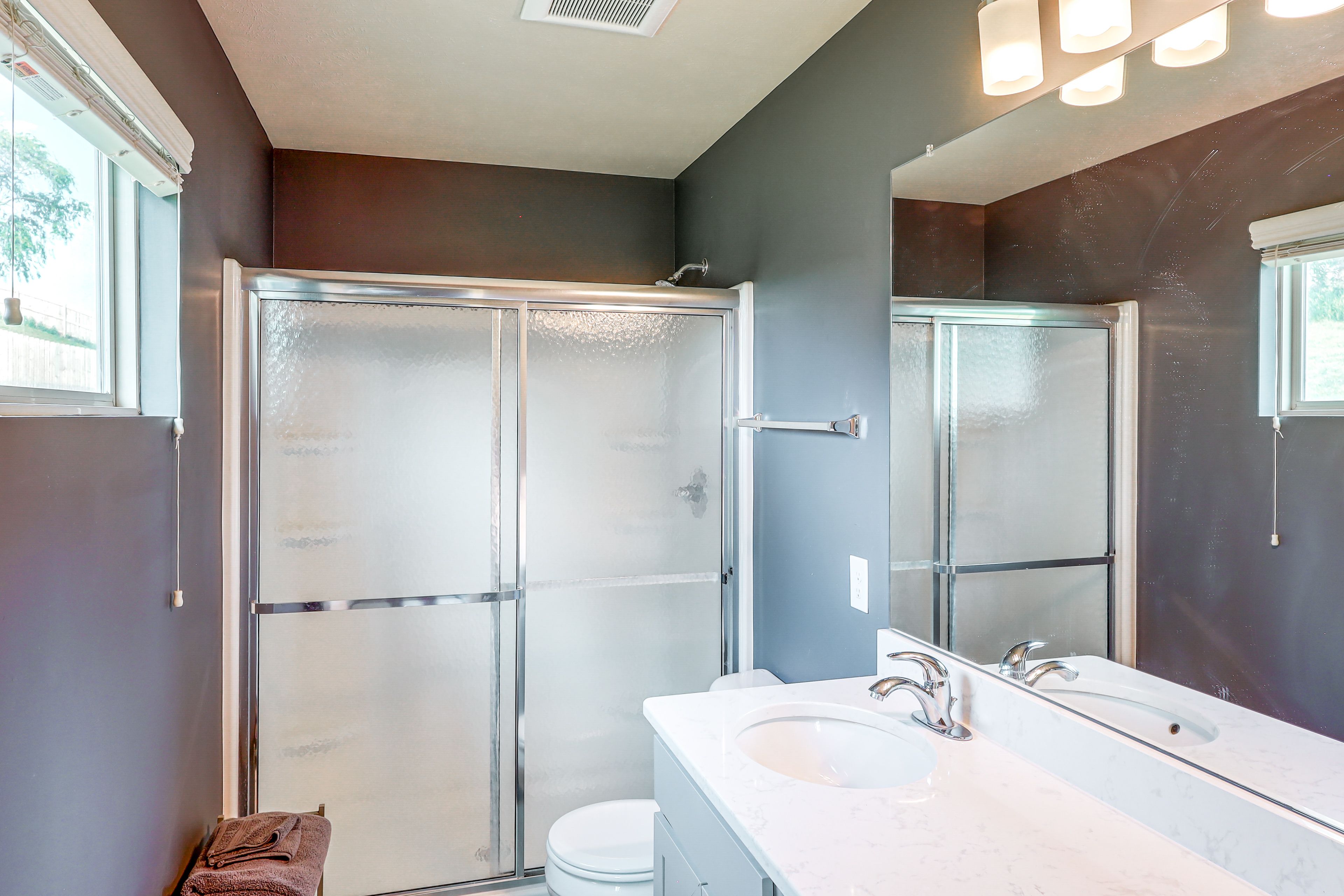 Full Bathroom | Main Level | Towels Provided