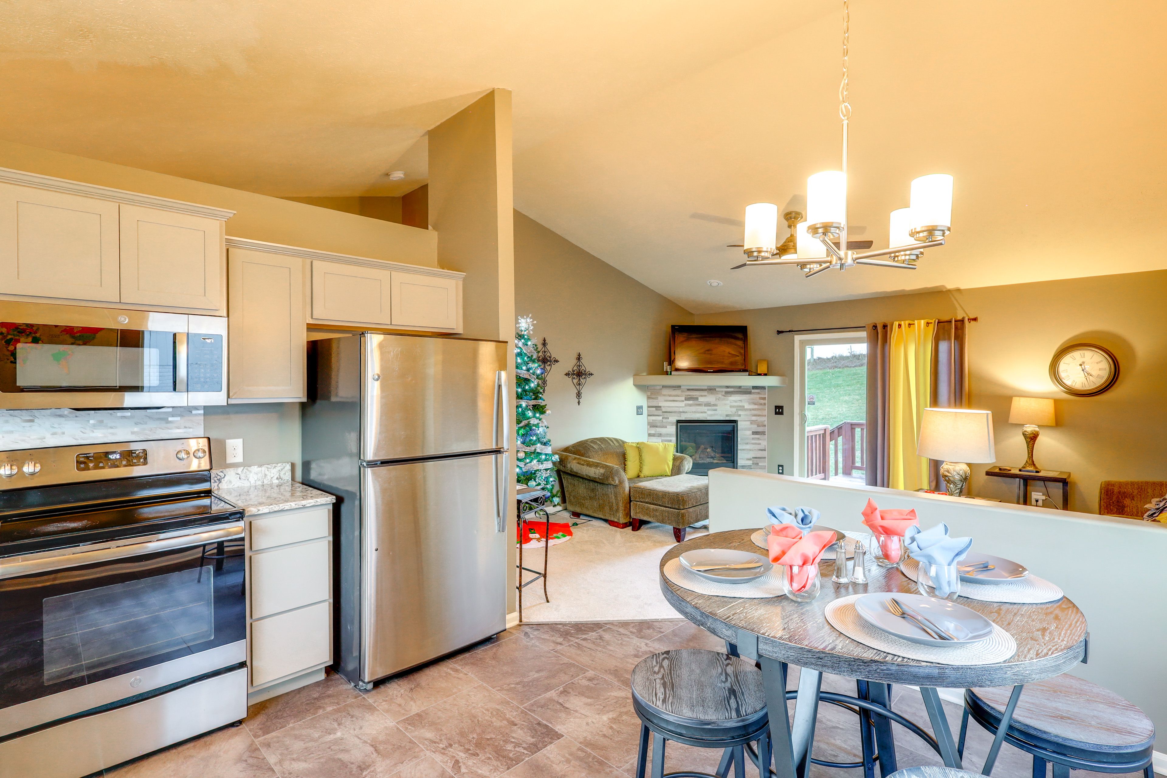 Interior | Open Floor Plan | Free WiFi