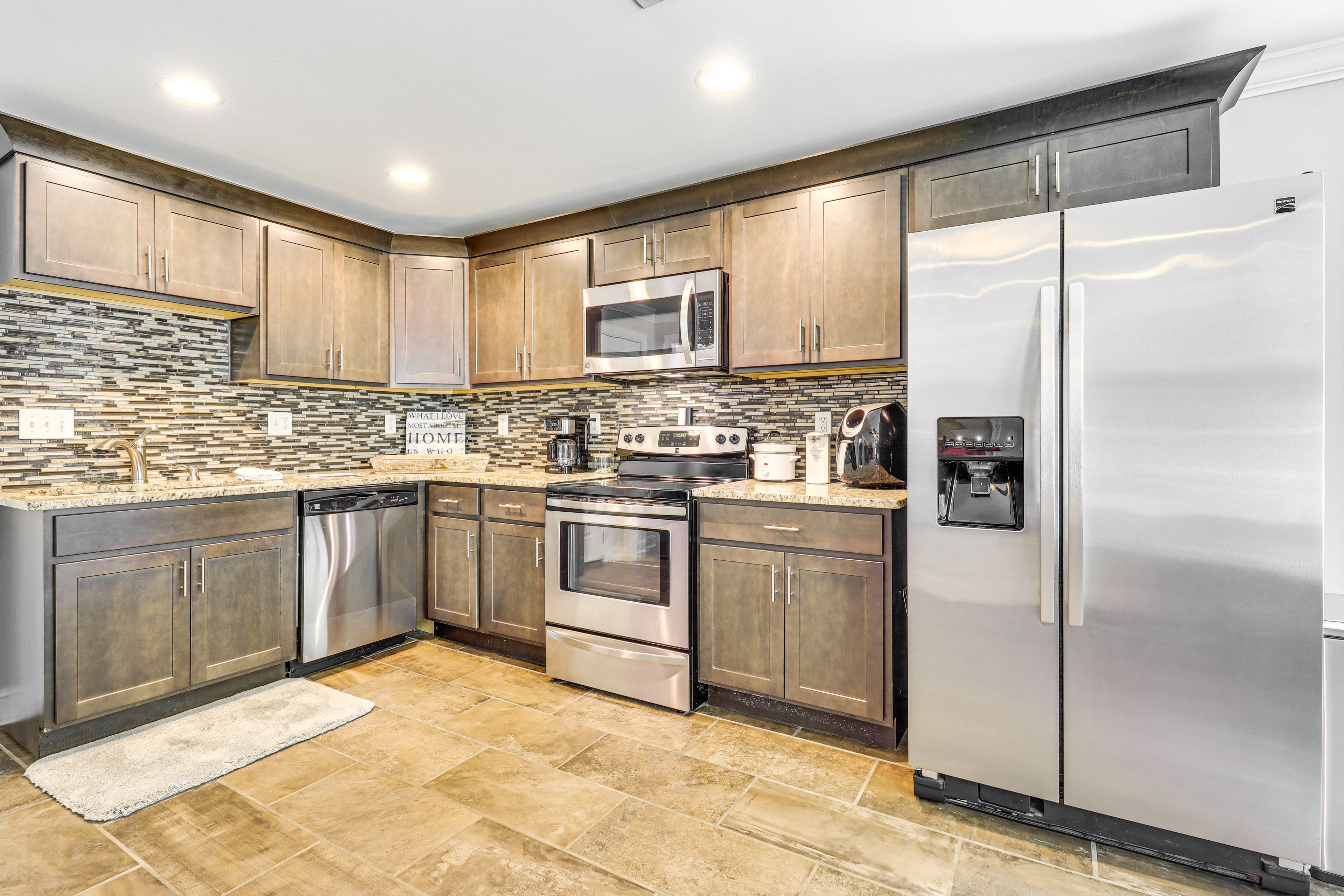 Kitchen | Drip Coffee Maker | Dishwasher | Cooking Utensils