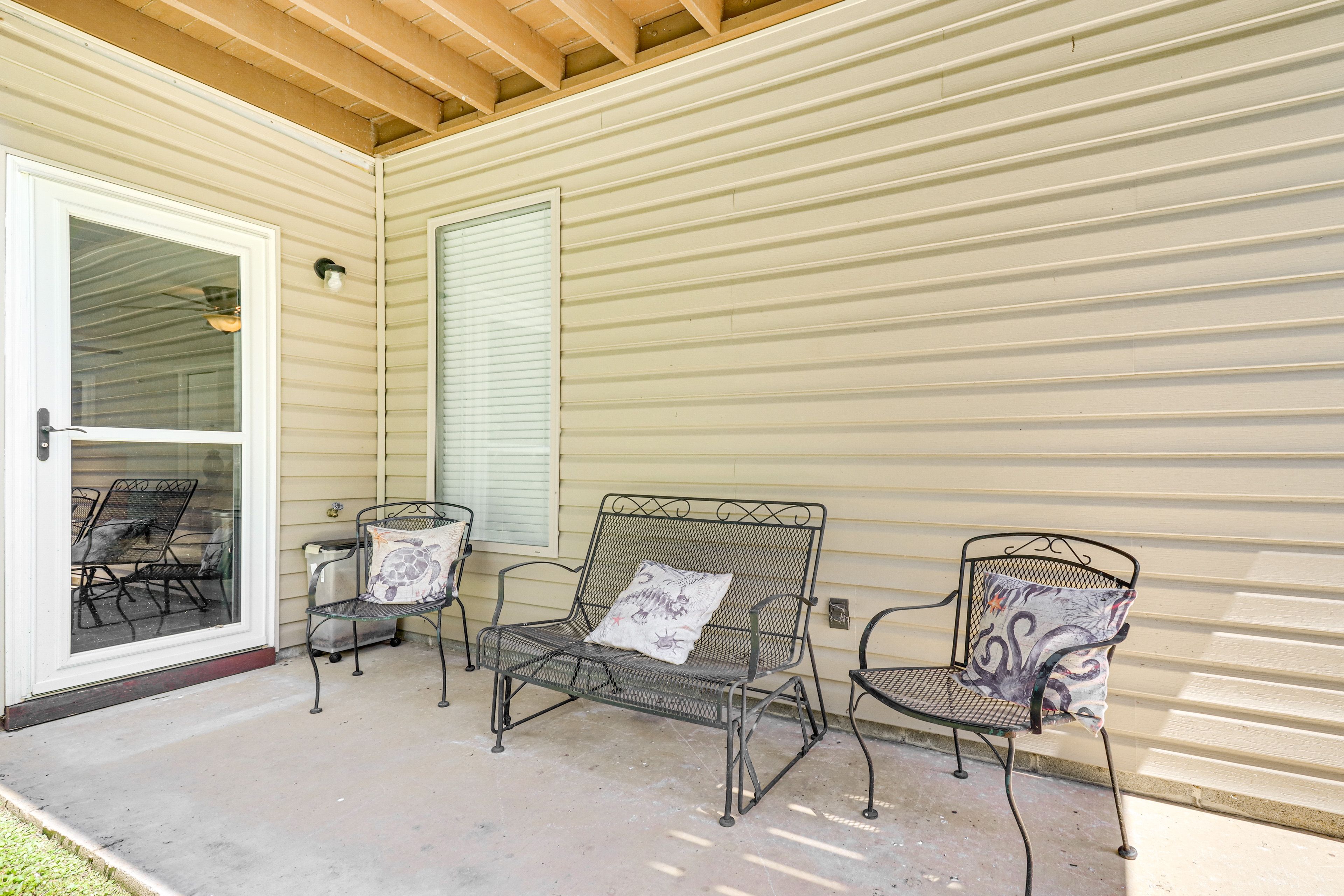 Patio | Outdoor Seating