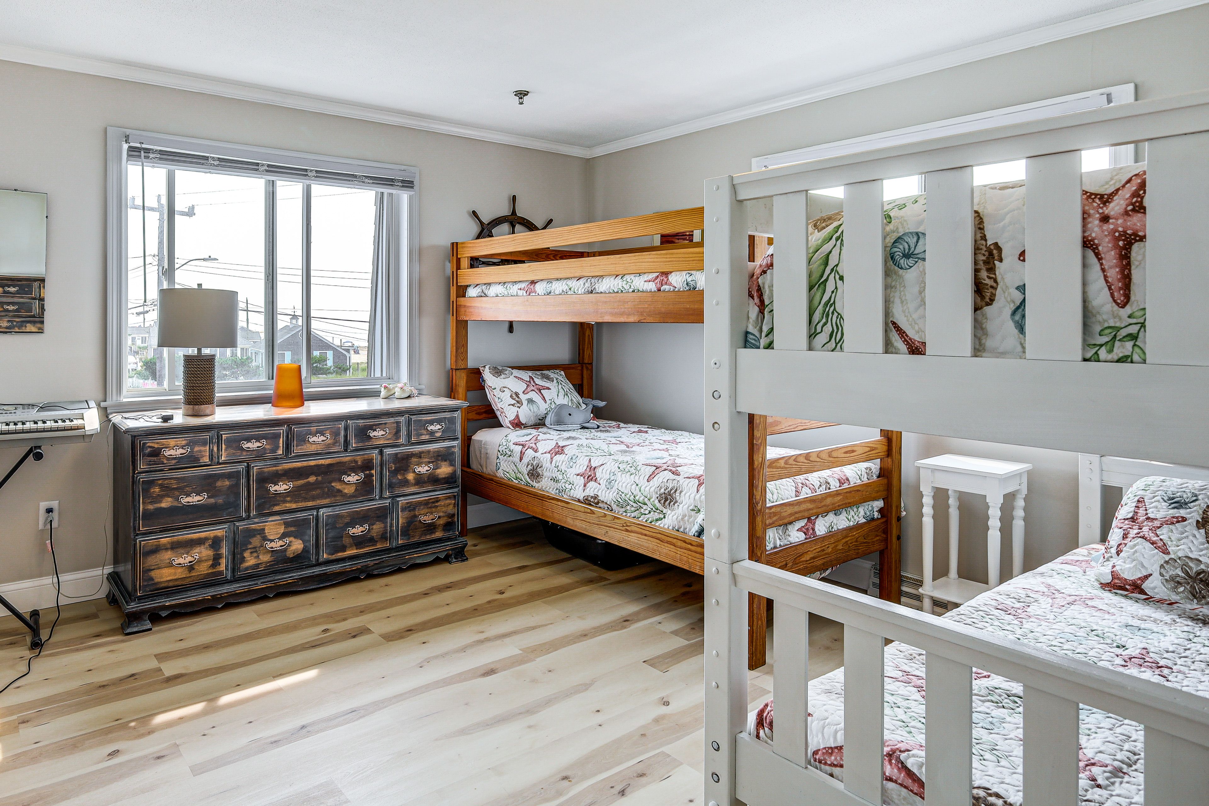 Bedroom 3 | Queen Bunk Bed | Twin Bunk Bed