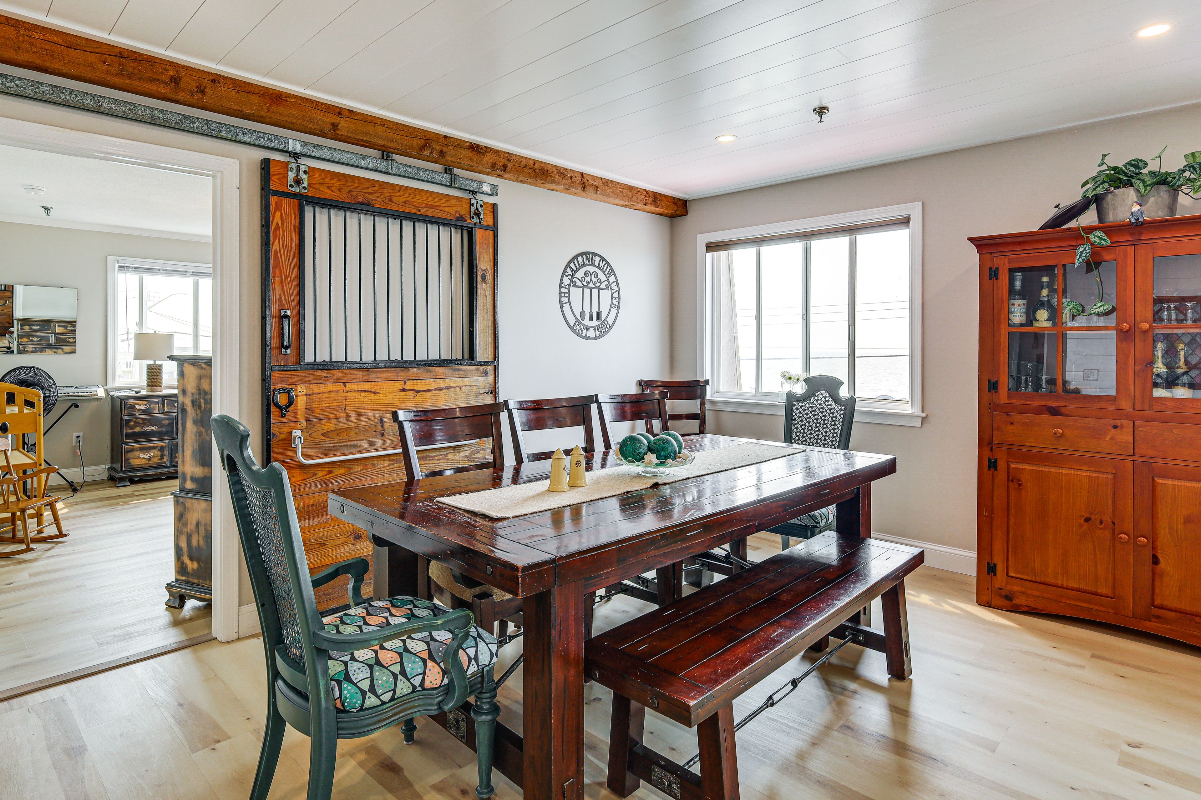 Dining Area | Dishware & Flatware Provided