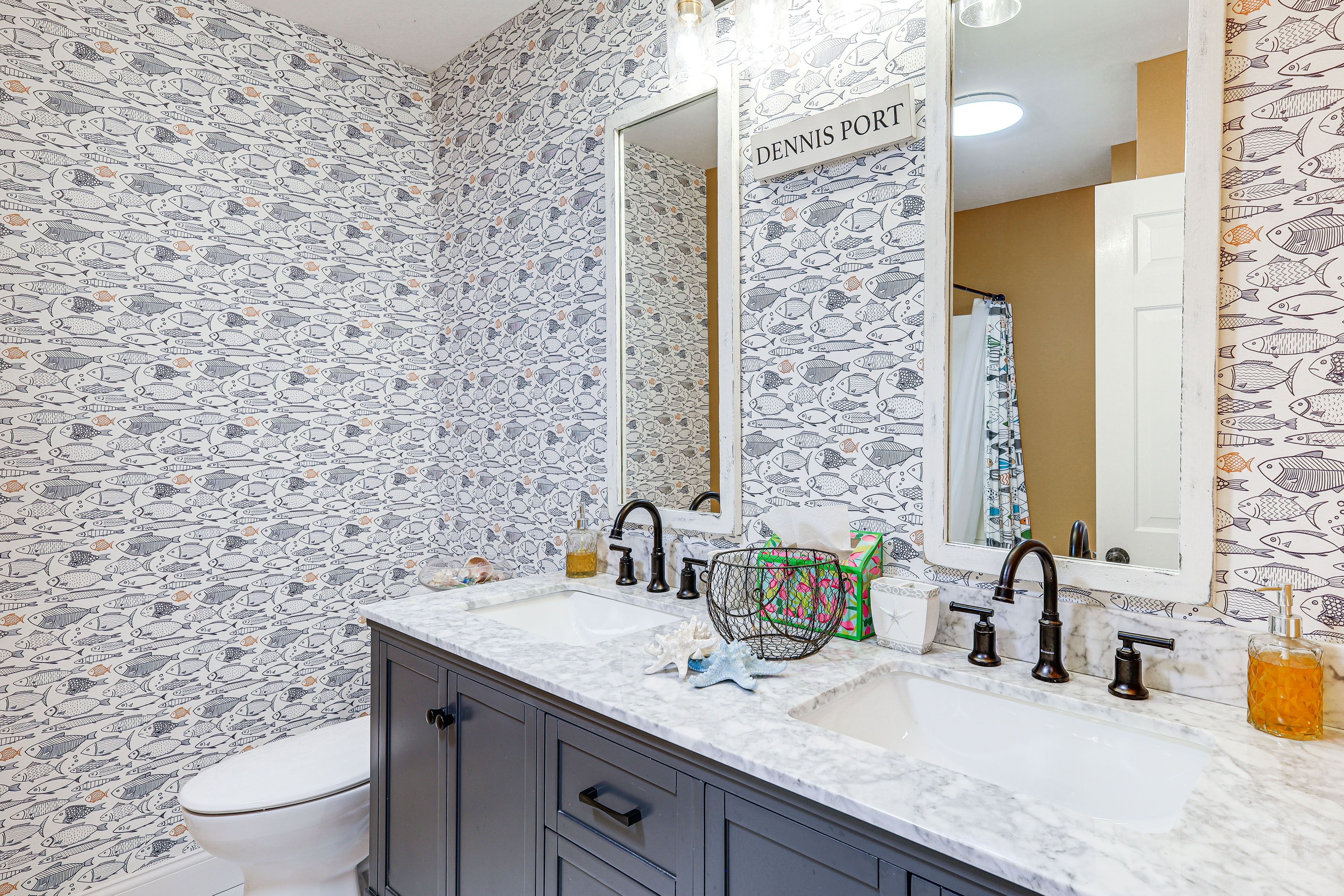 Full Bathroom | Towels Provided