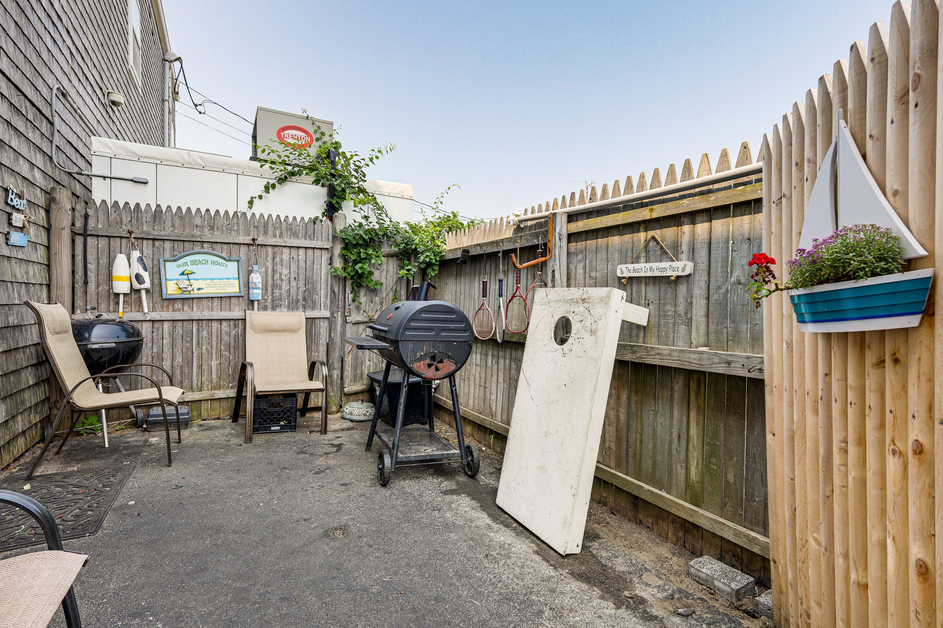 Private Enclosed Patio | Charcoal Grill | Cornhole