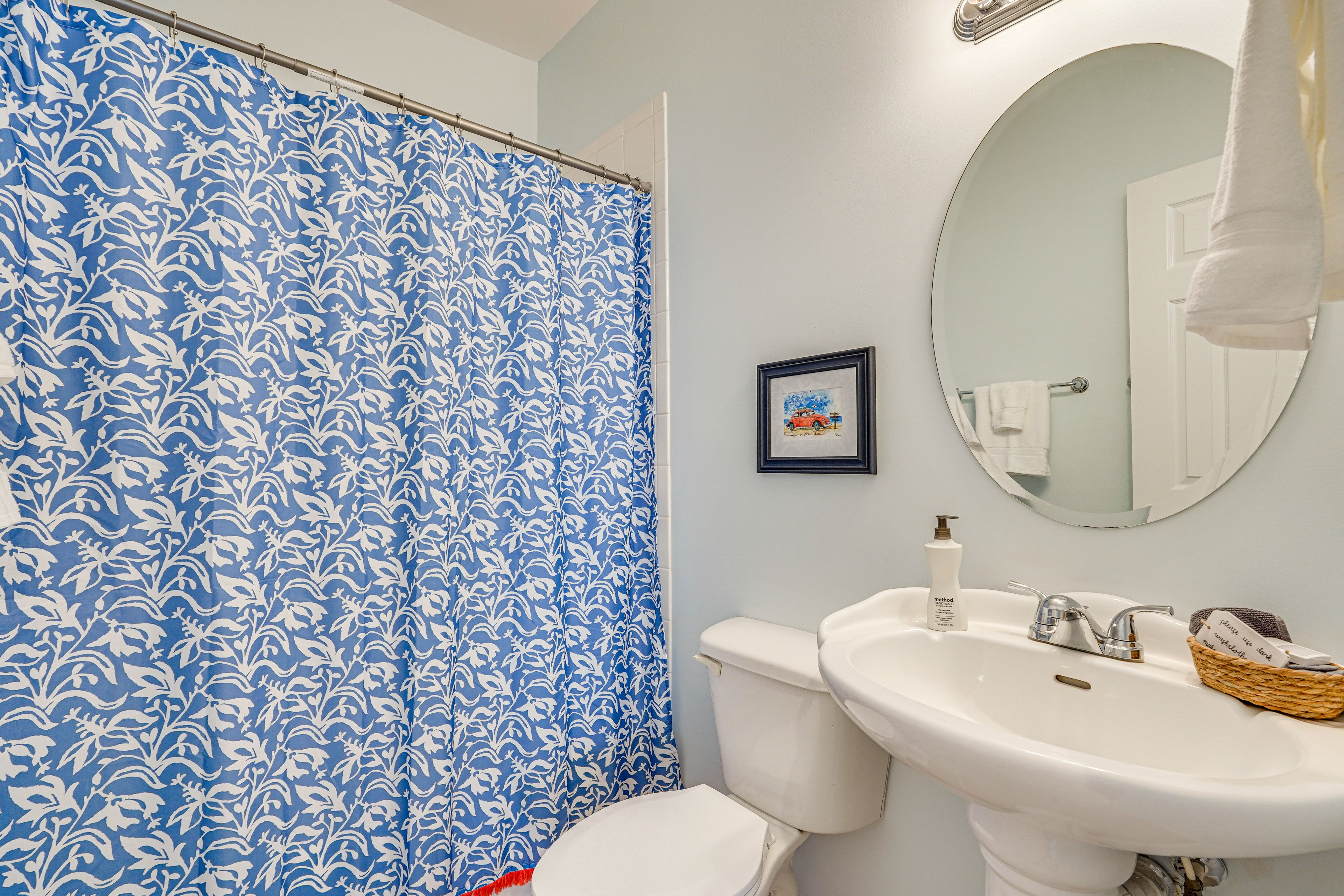 Full Bathroom | 1st Floor