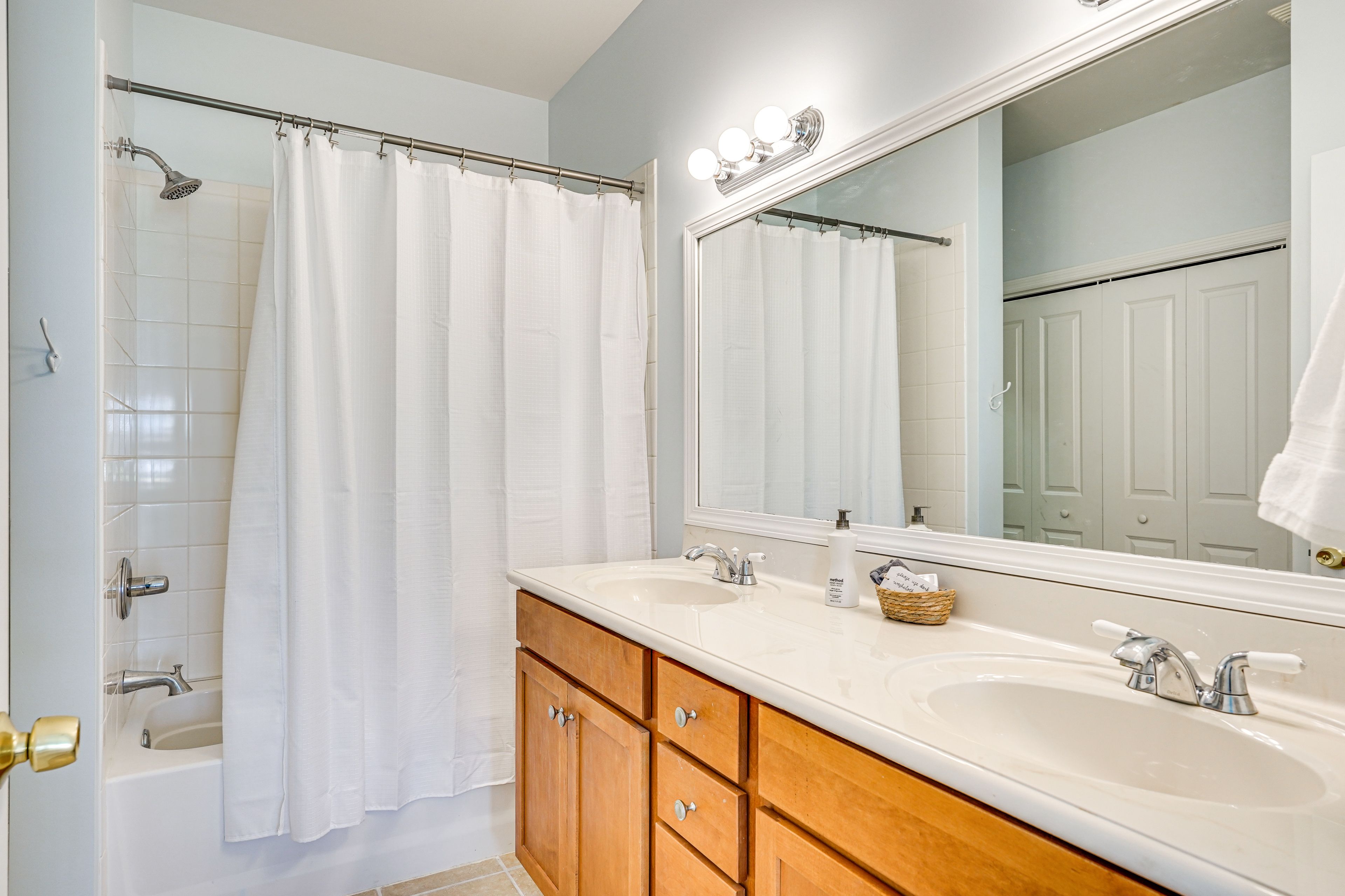 En-Suite Bathroom | 1st Floor