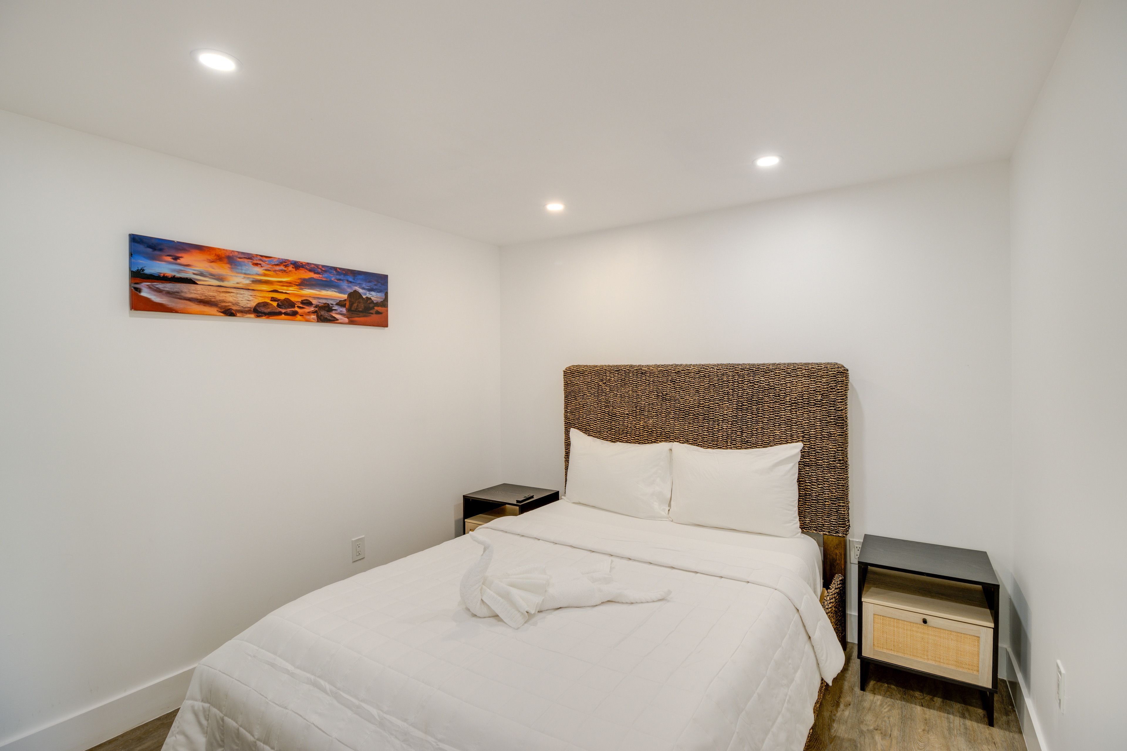 Bedroom 1 | Queen Bed | 1st Floor