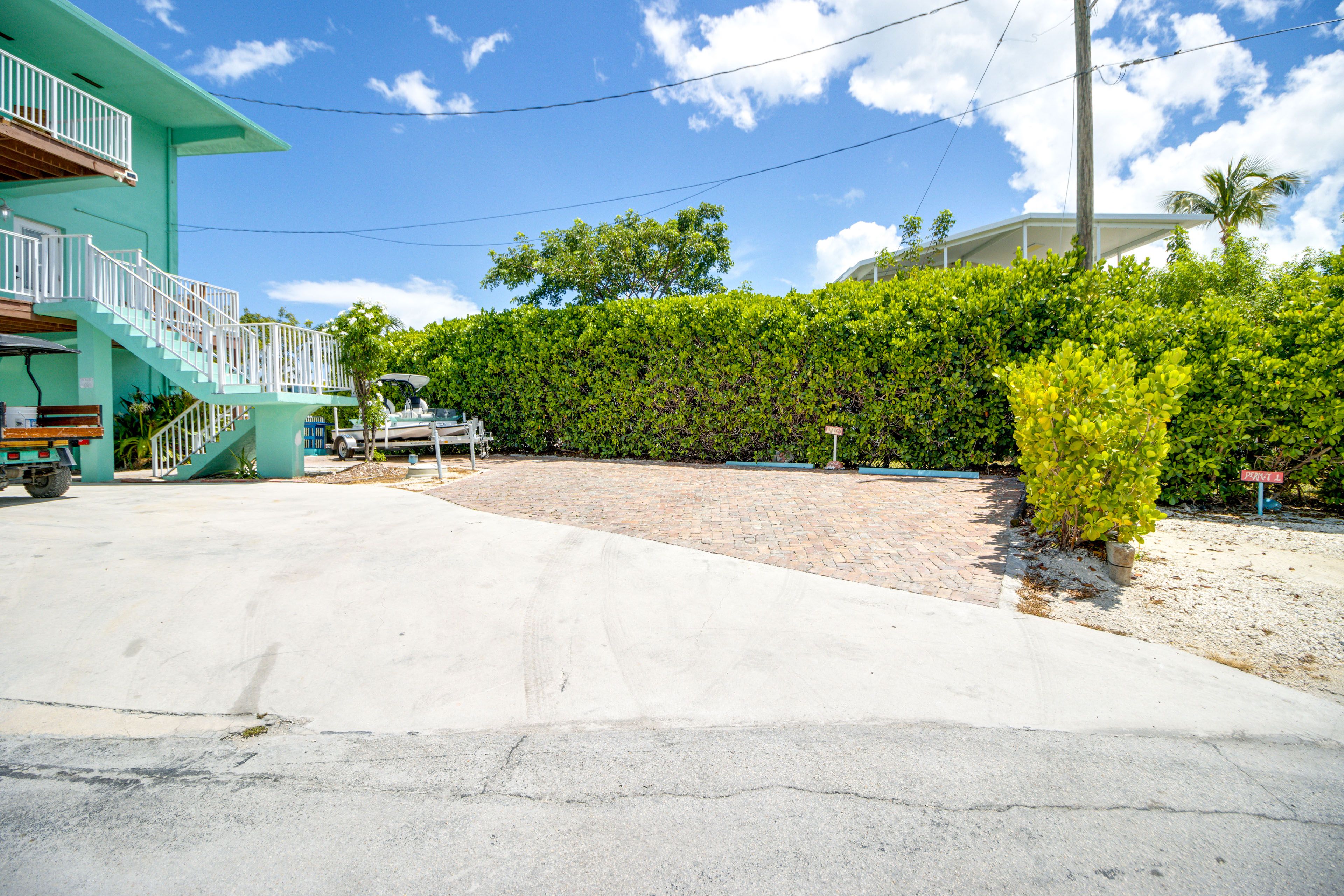 Parking | Driveway (2 Vehicles)