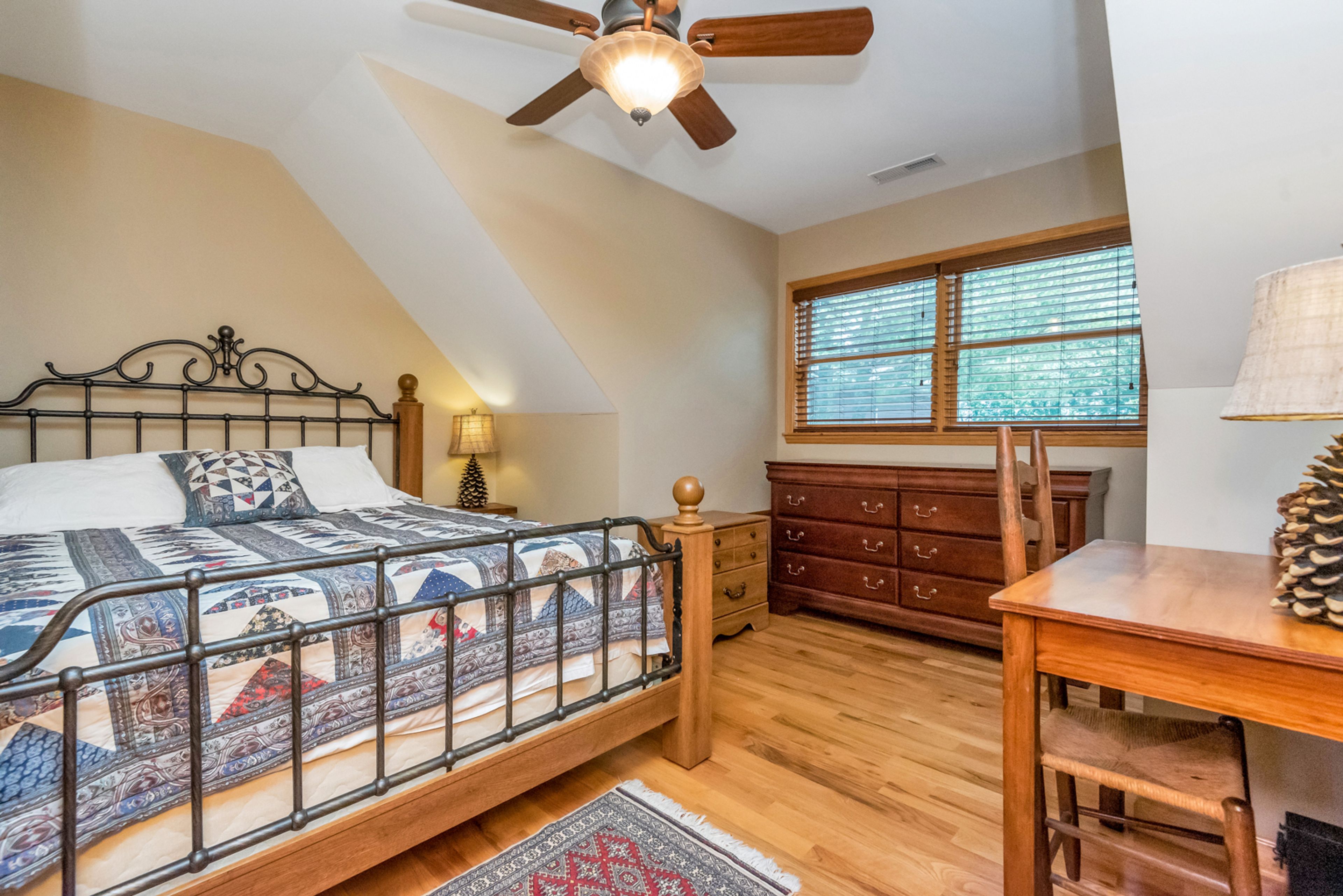Bedroom 3 | Queen Bed | 2nd Floor