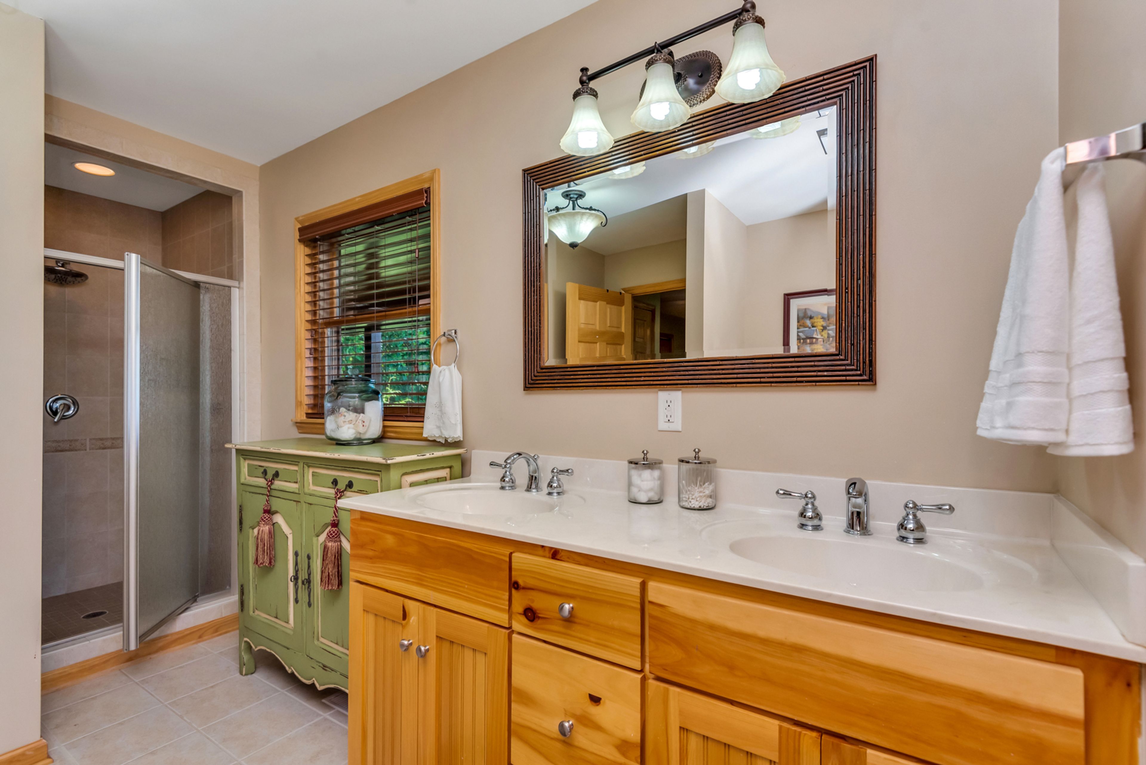 En-Suite Bathroom | 1st Floor