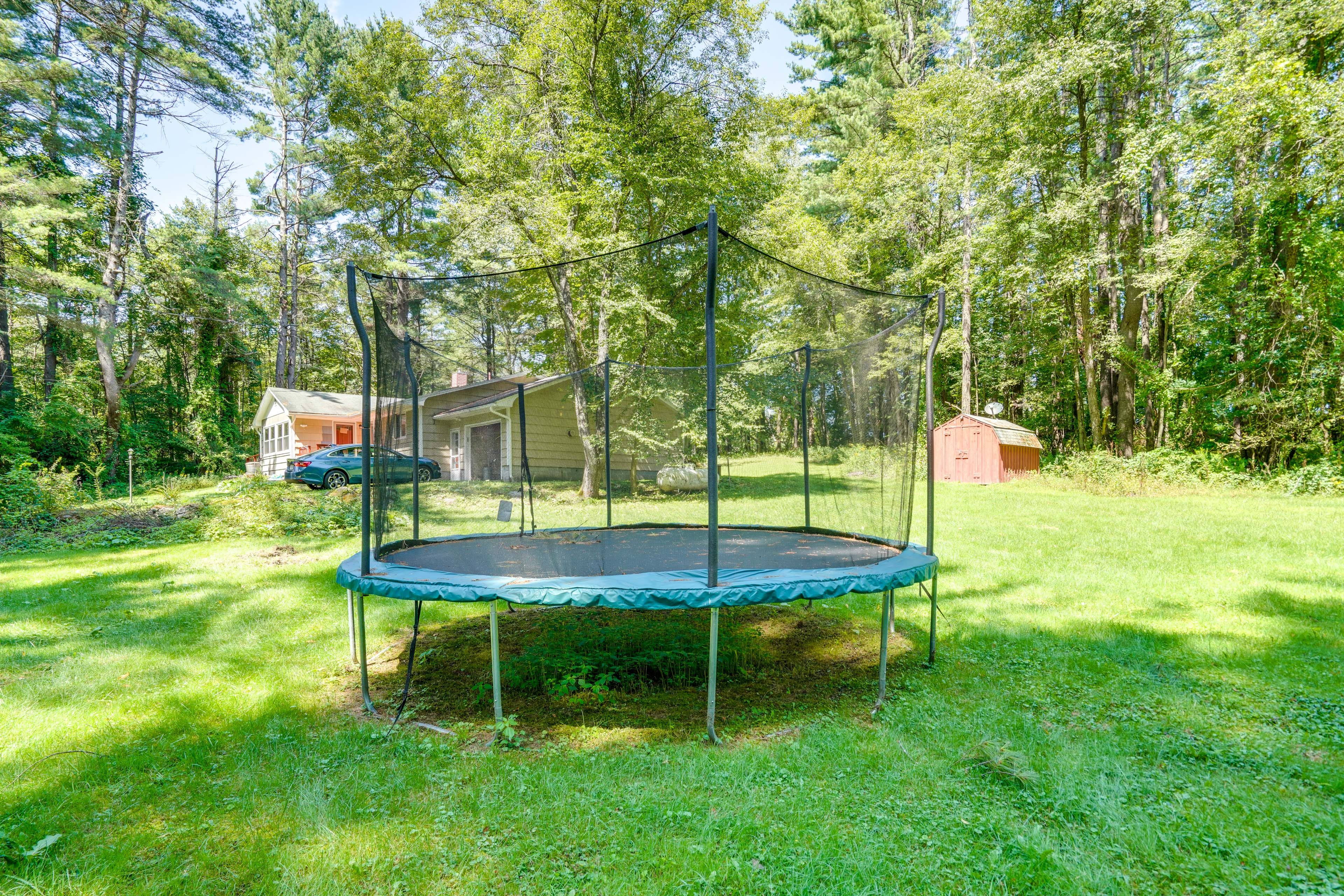 Yard | Trampoline | Playground | Fire Pit