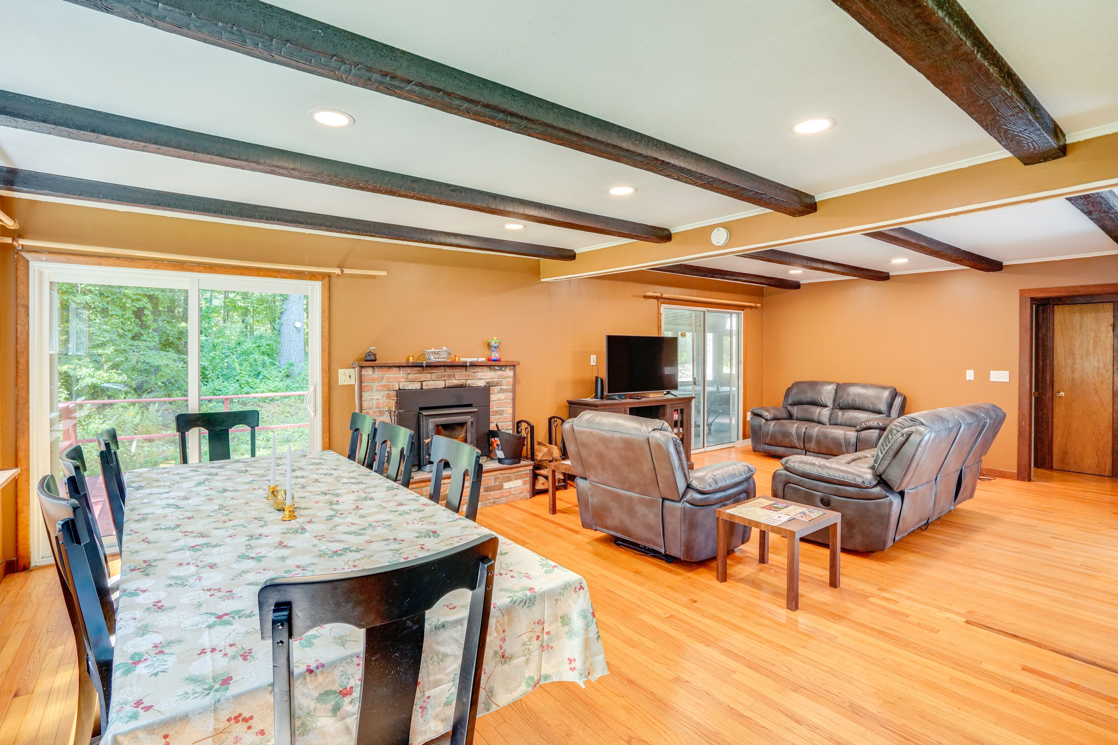 Dining Area | Main Level | Dishware/Flatware Provided