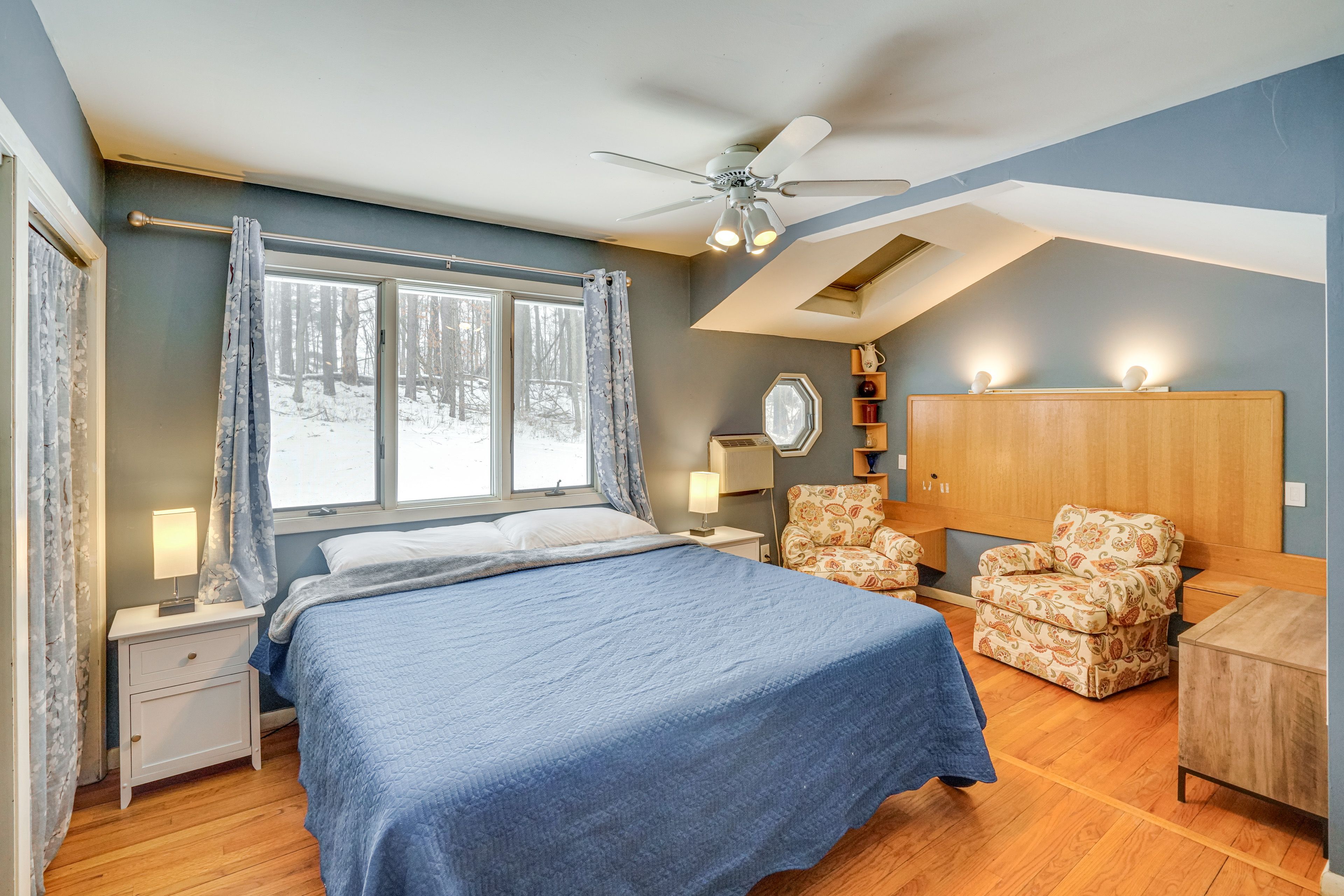 Bedroom 1 | Main Level | King Bed | Linens Provided | En-Suite Bathroom