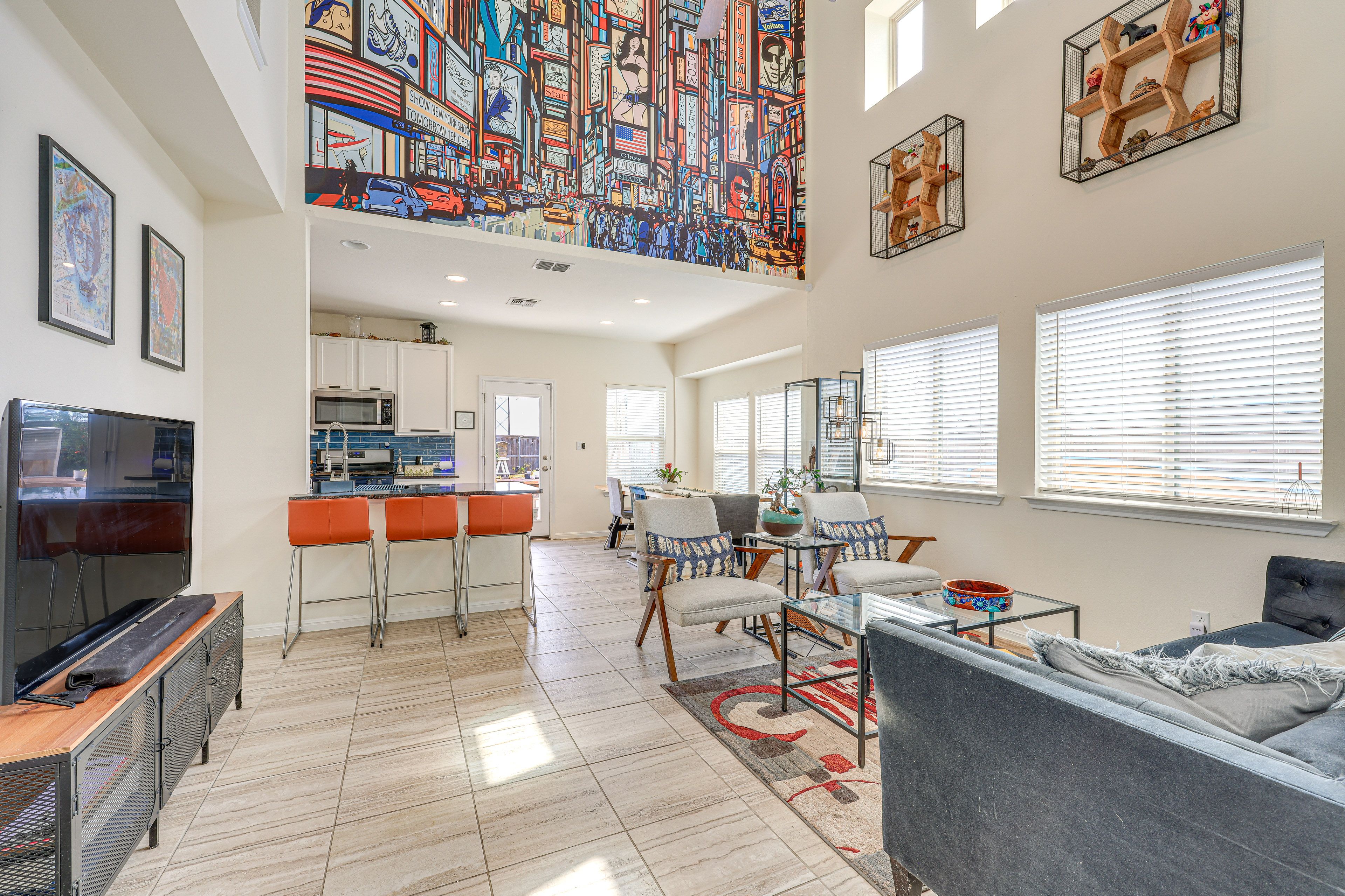 Living Room | Free WiFi | Central Heating & A/C | Smart TV | 1st Floor