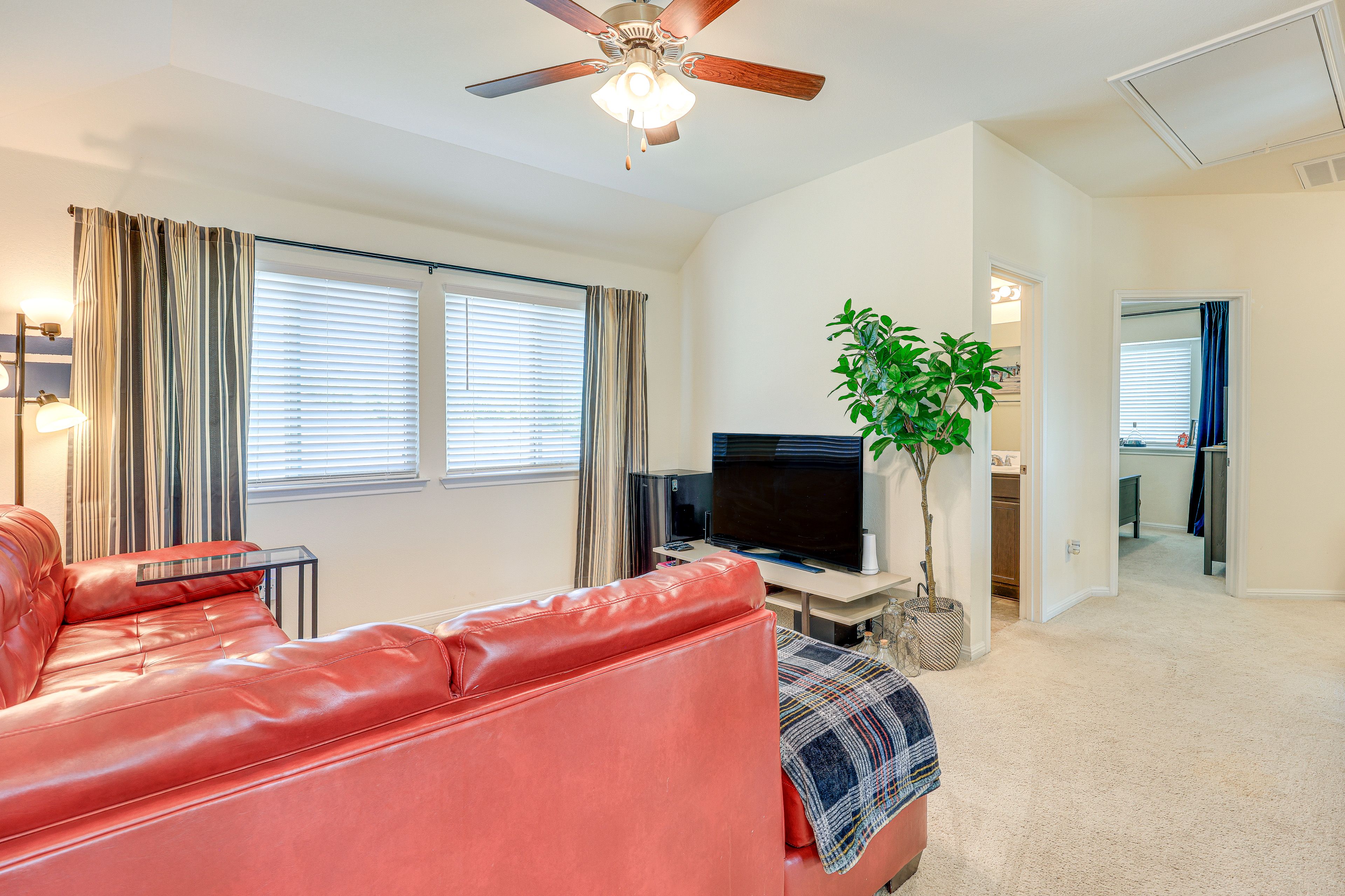 Loft | Smart TV | 2nd Floor