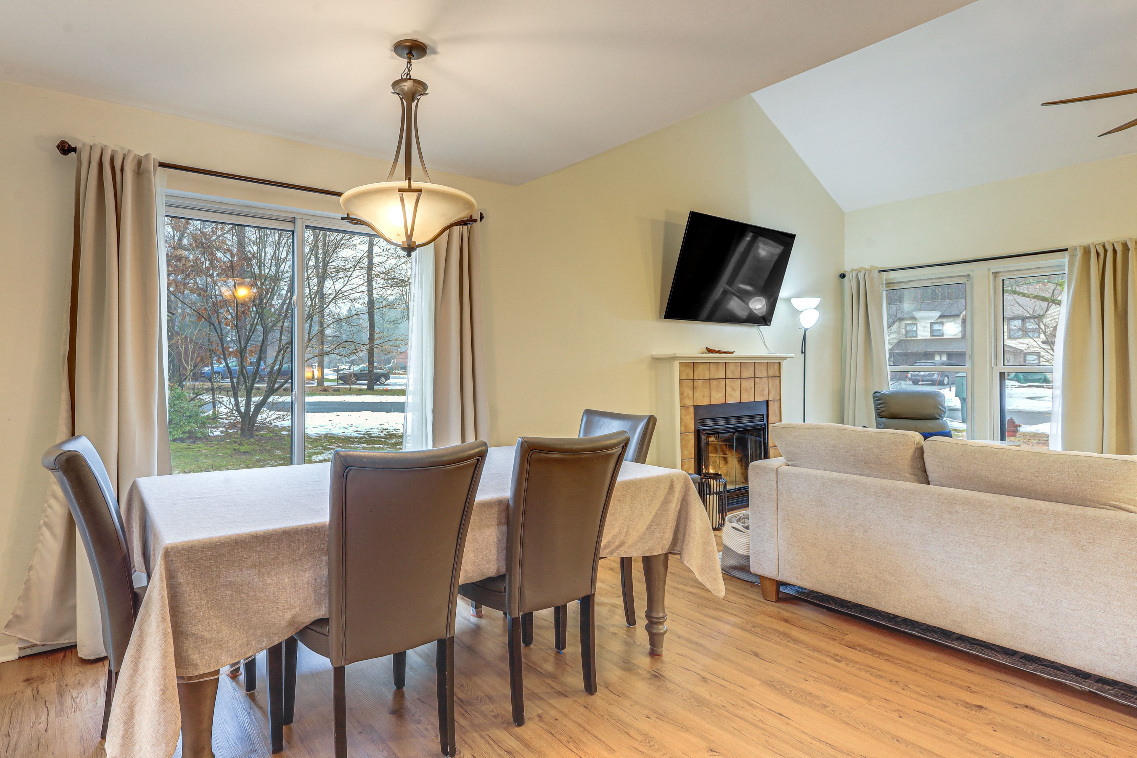 Dining Area | Dishware/Flatware | 1st Floor